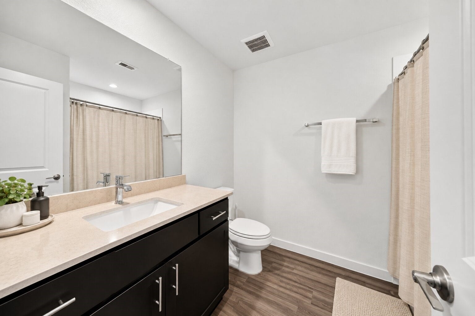 31207 Kenswick Grove Lane, Fulshear, TX 77441 A bathtub and vanity, offering a comfortable space to refresh and unwind.