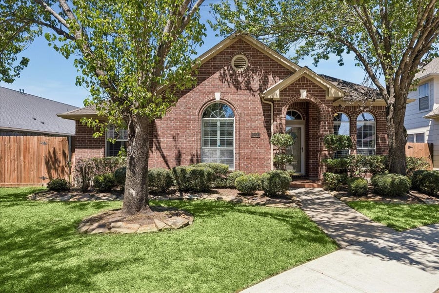 Property photo for 608 Brad Court, Webster, TX