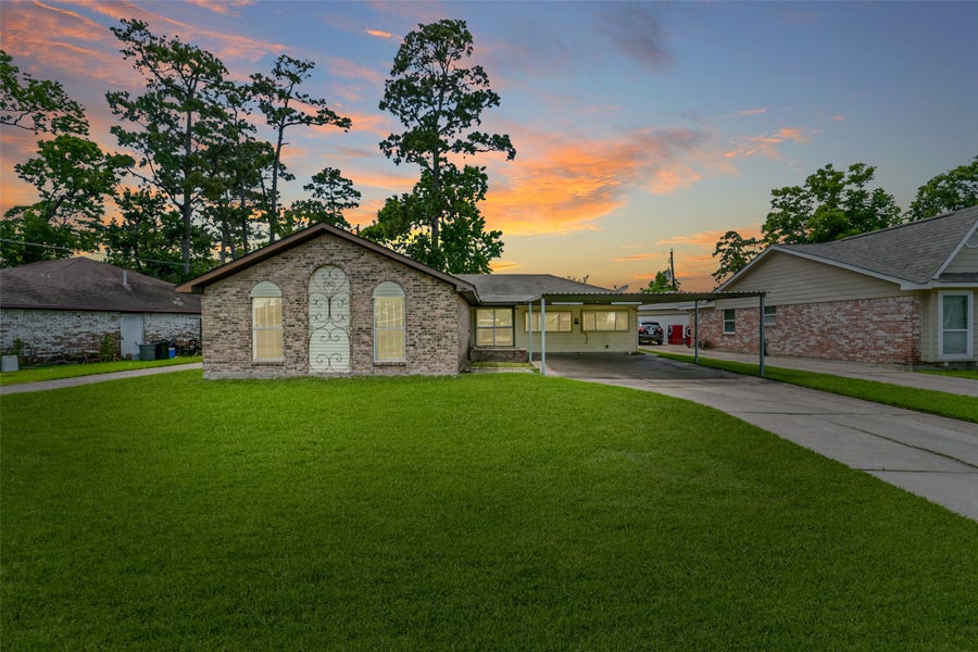 Property photo for 7903 Parkglen Drive, Houston, TX