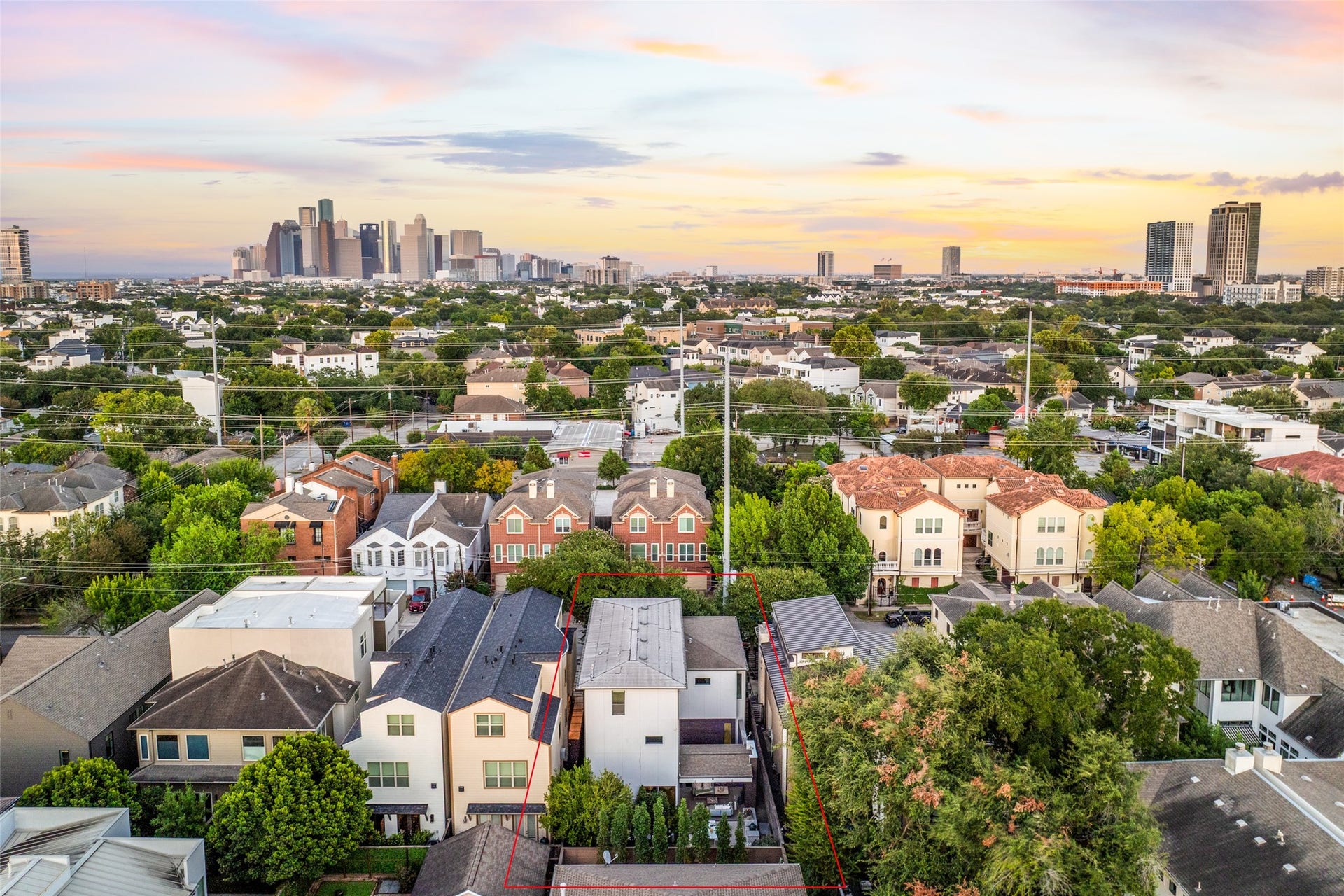 2014 Park Street, Houston, TX 77019 Close to River Oaks Shopping Center - convenient shopping & eat at some of the best Restaurants in town!