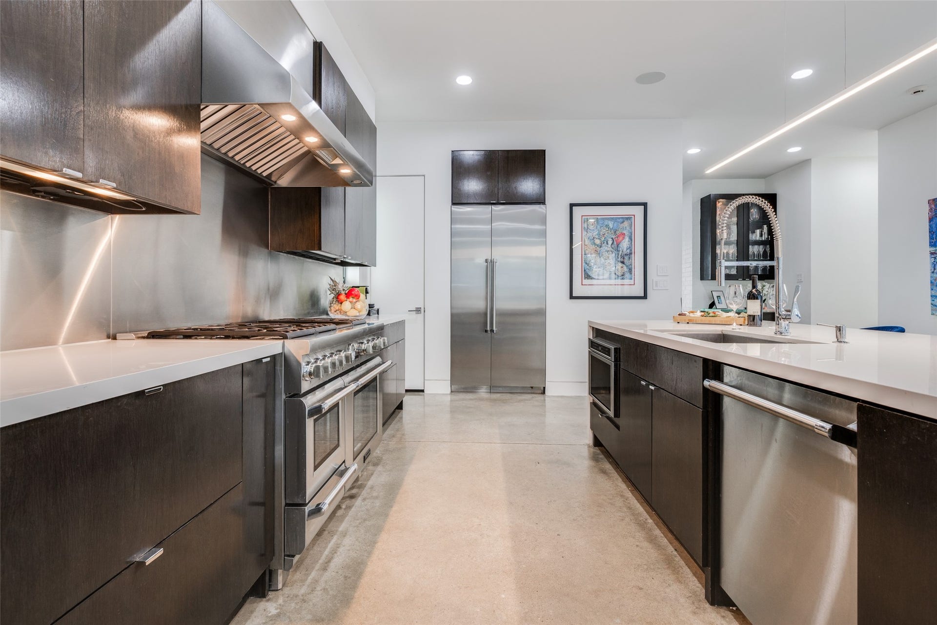 2014 Park Street, Houston, TX 77019 Enjoy cooking in this wonderful high end kitchen, dark stained cabinets with soft closing upper & lower cabinets & drawers, easy to maintain polished concrete floors