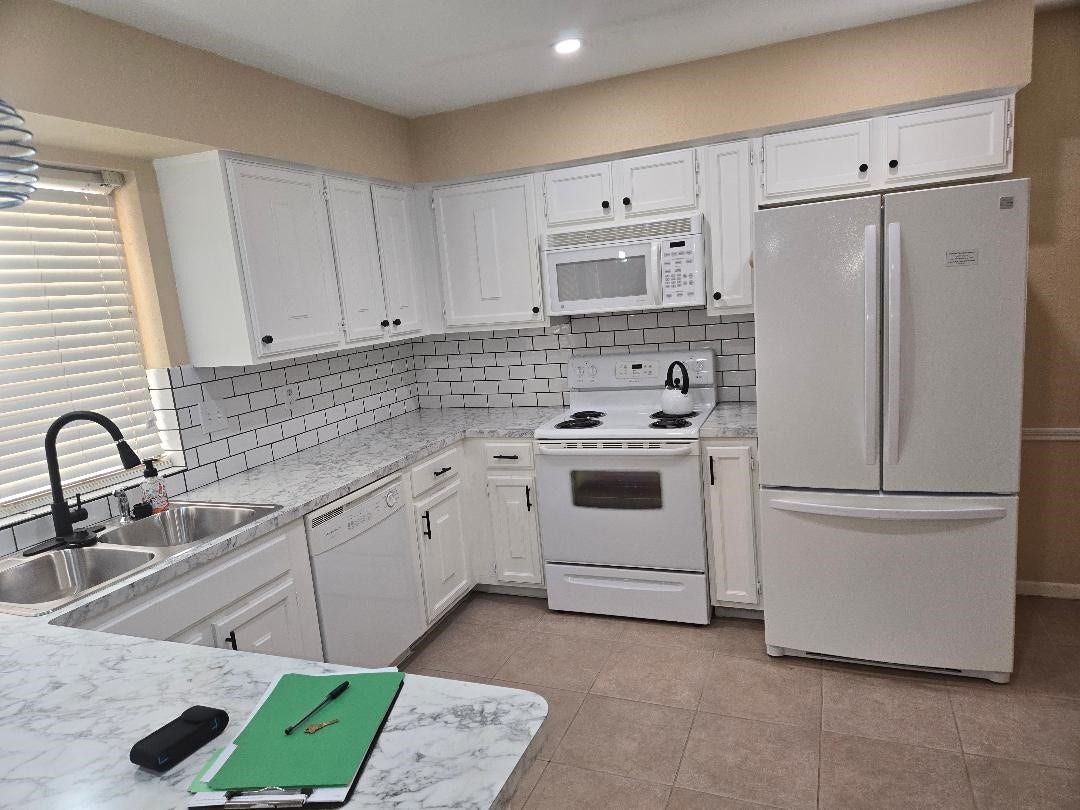 7911 Southmeadow Drive, Houston, TX 77071 7911 Southmeadow Drive, Houston, TX 77071