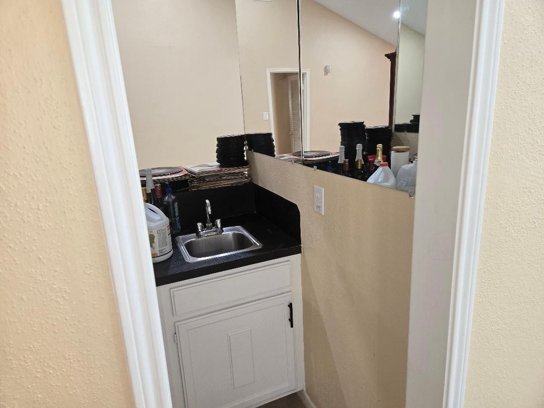 7911 Southmeadow Drive, Houston, TX 77071 7911 Southmeadow Drive, Houston, TX 77071