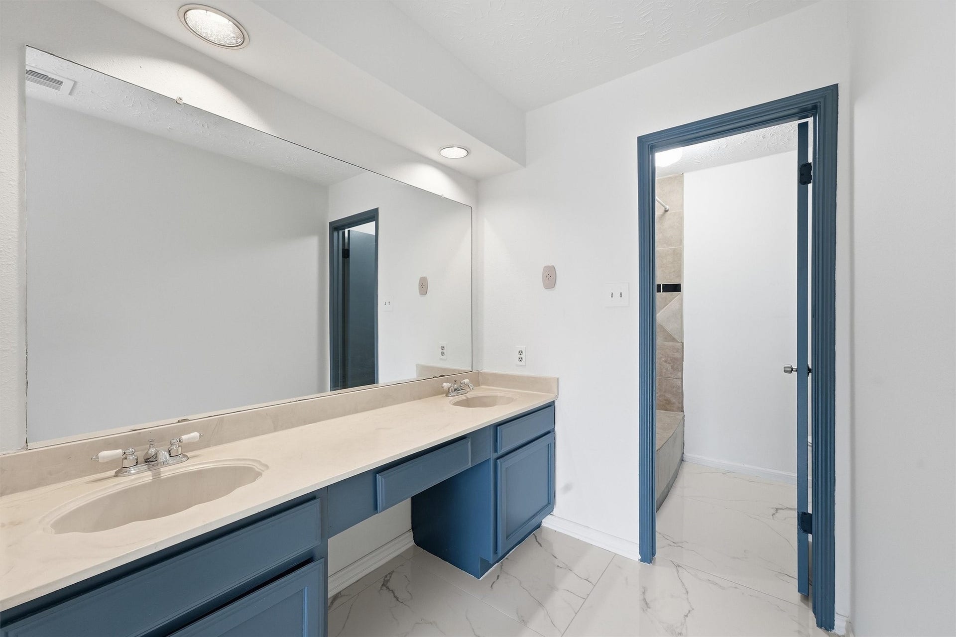 12719 Hollandale Drive, Houston, TX 77082 Primary Bathroom