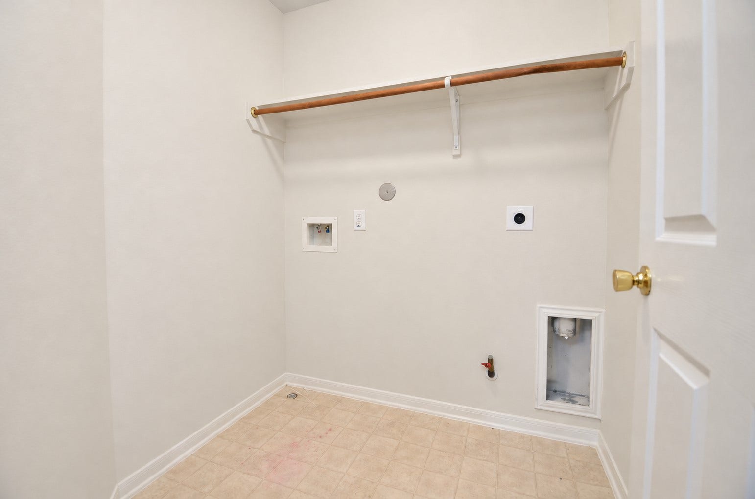 5031 Grove Square Court, Katy, TX 77449 Convenient second-floor laundry room with washer and dryer connections, overhead shelving and hanging rod, located near the upstairs bedrooms.