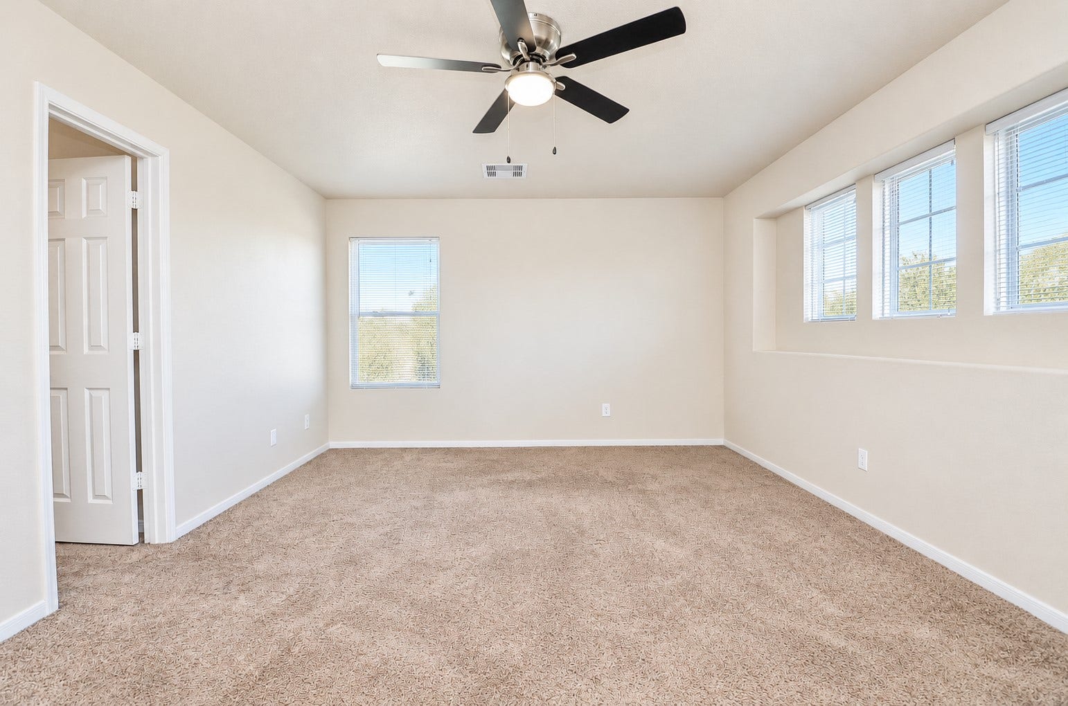 5031 Grove Square Court, Katy, TX 77449 Additional view of the oversized upstairs bedroom highlighting its generous dimensions and multiple windows.