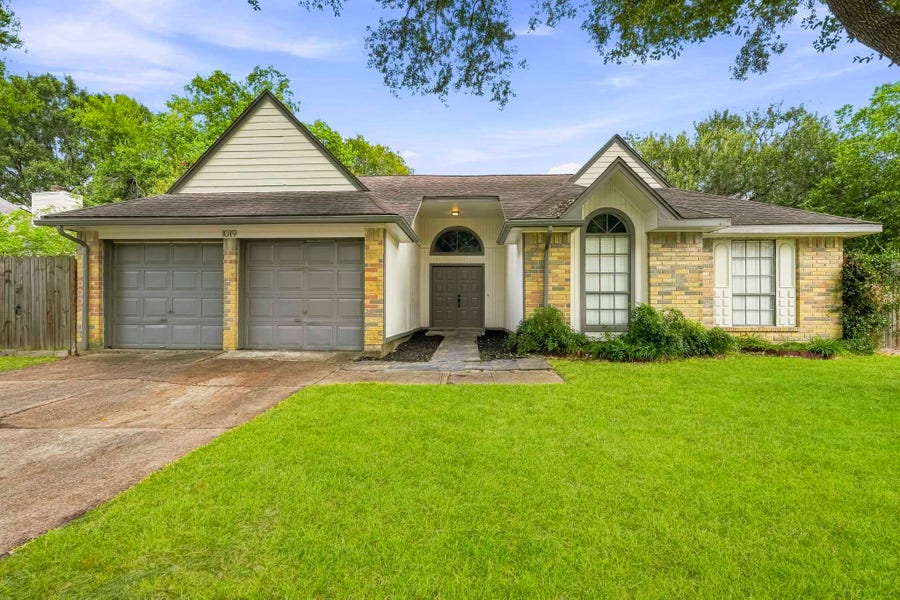 Property photo for 1019 Margate Court, Pearland, TX