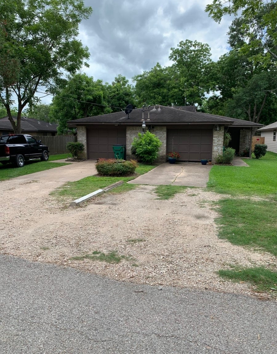 Property photo for 409-411 Hurst Place, Angleton, TX