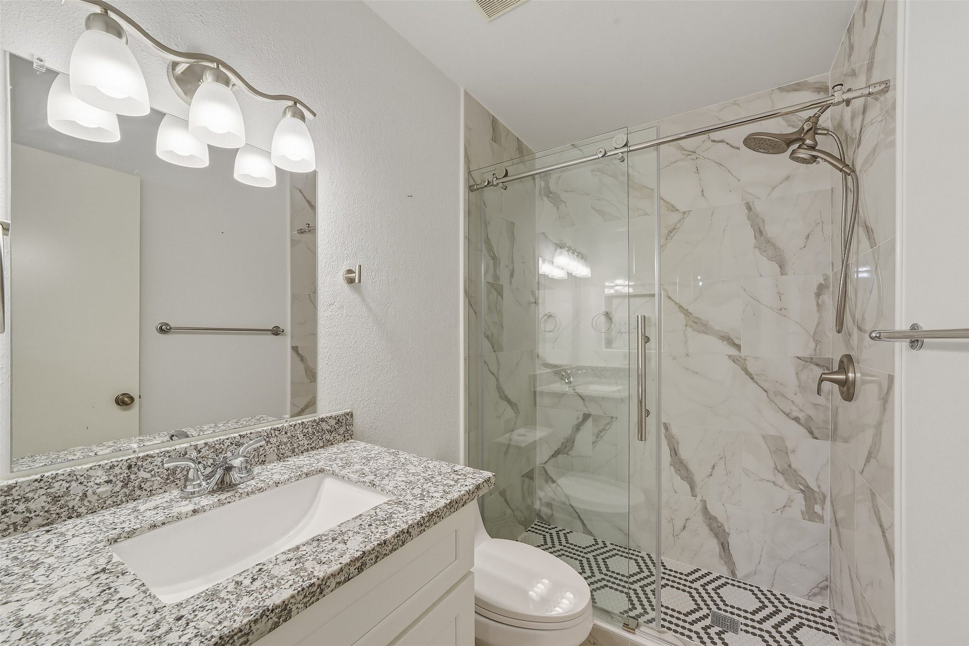 2611 Grants Lake Boulevard, #214, Sugar Land, TX 77479 Upstairs second bathroom fully remodeled