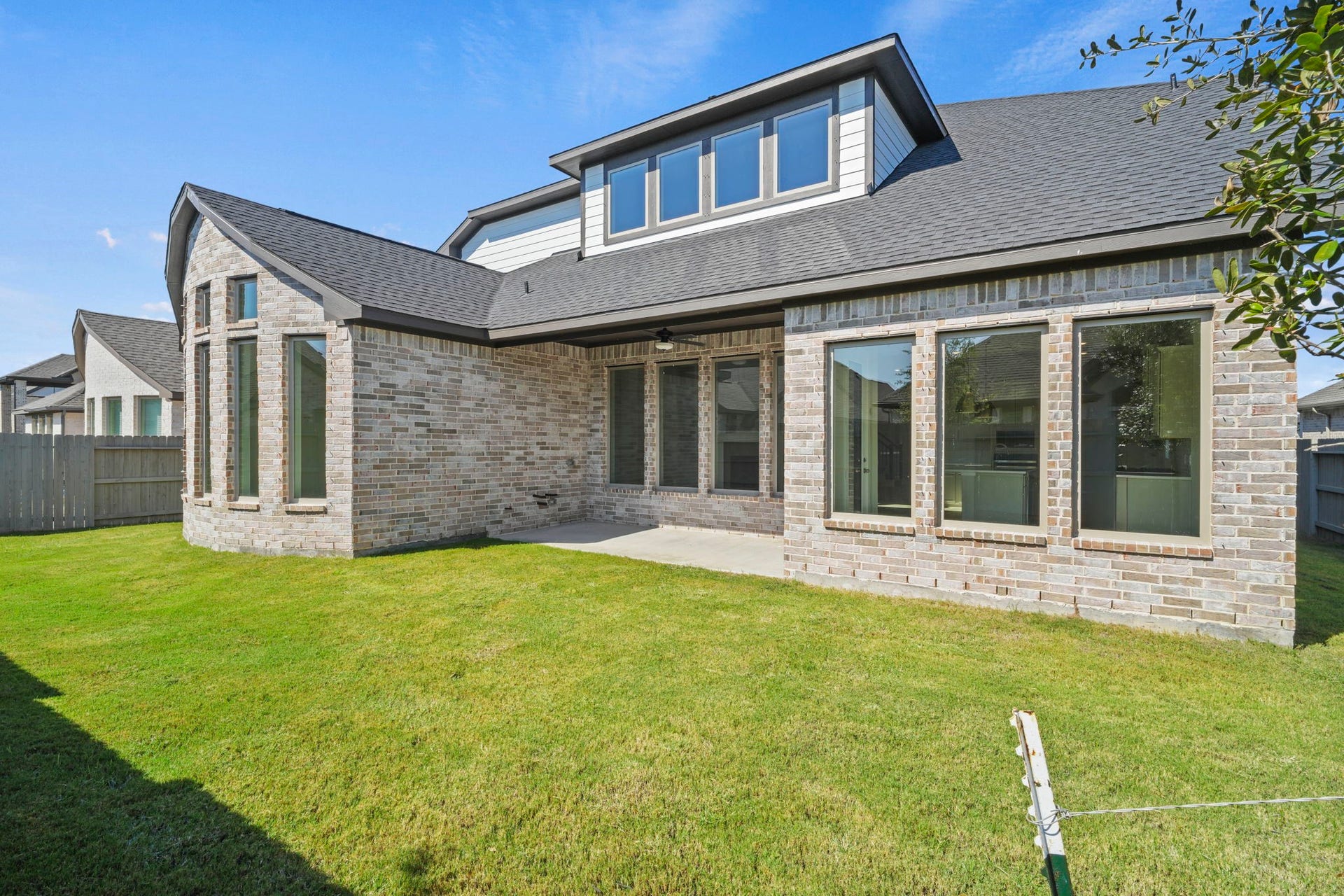 2322 Gleaming Pear Drive, Manvel, TX 77578