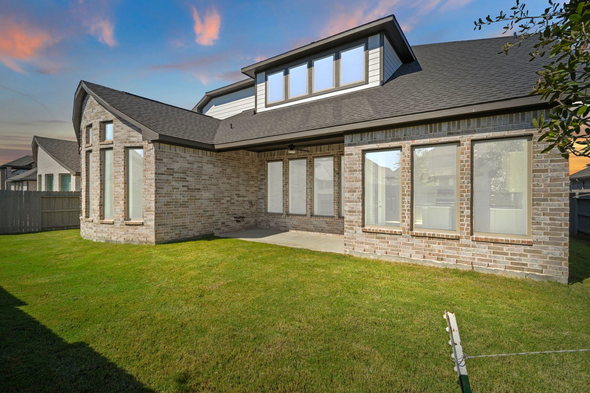 2322 Gleaming Pear Drive, Manvel, TX 77578