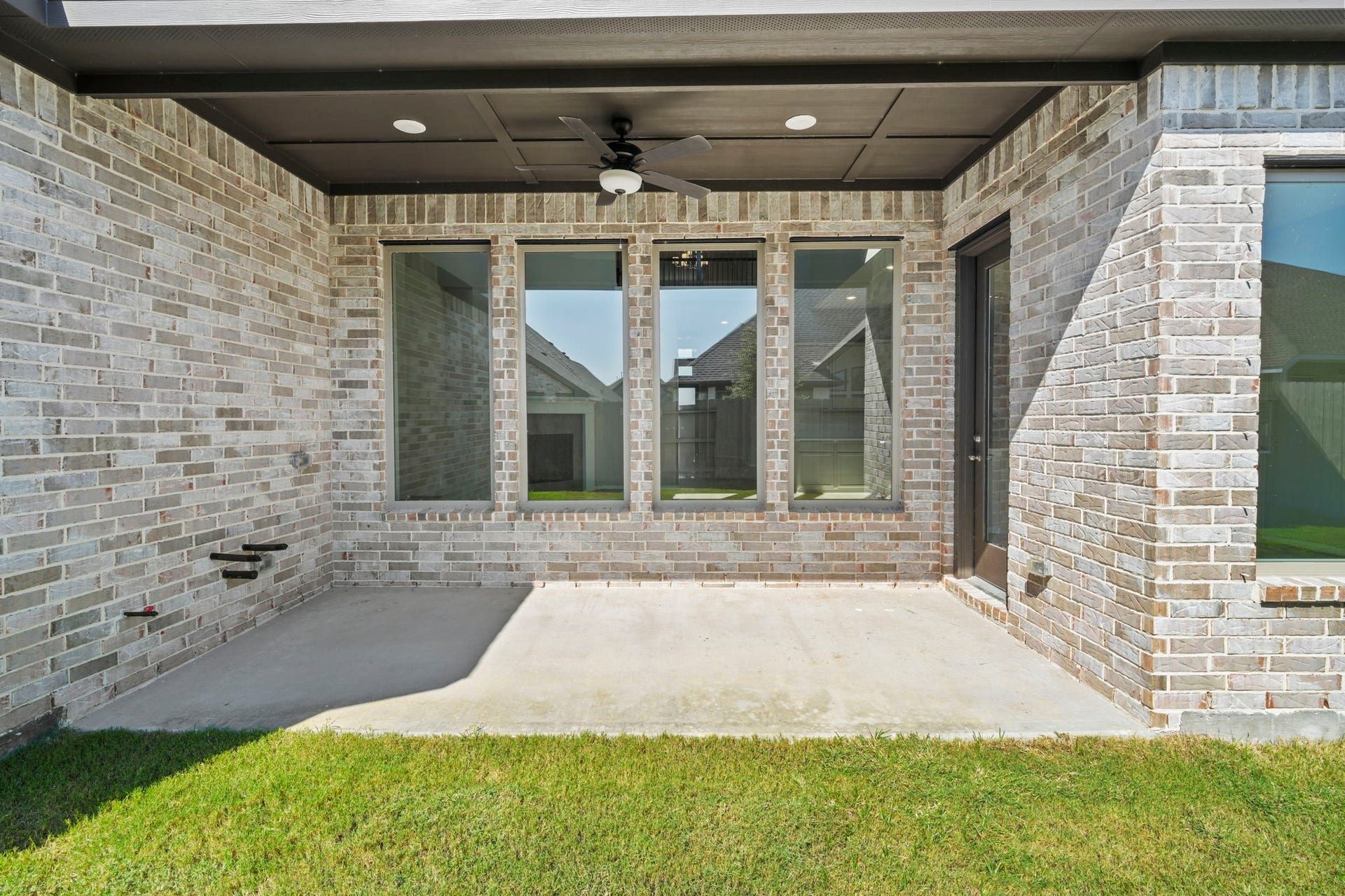 2322 Gleaming Pear Drive, Manvel, TX 77578