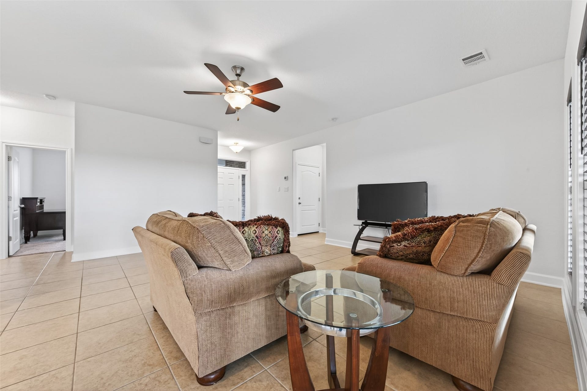Living Room with ceiling fan