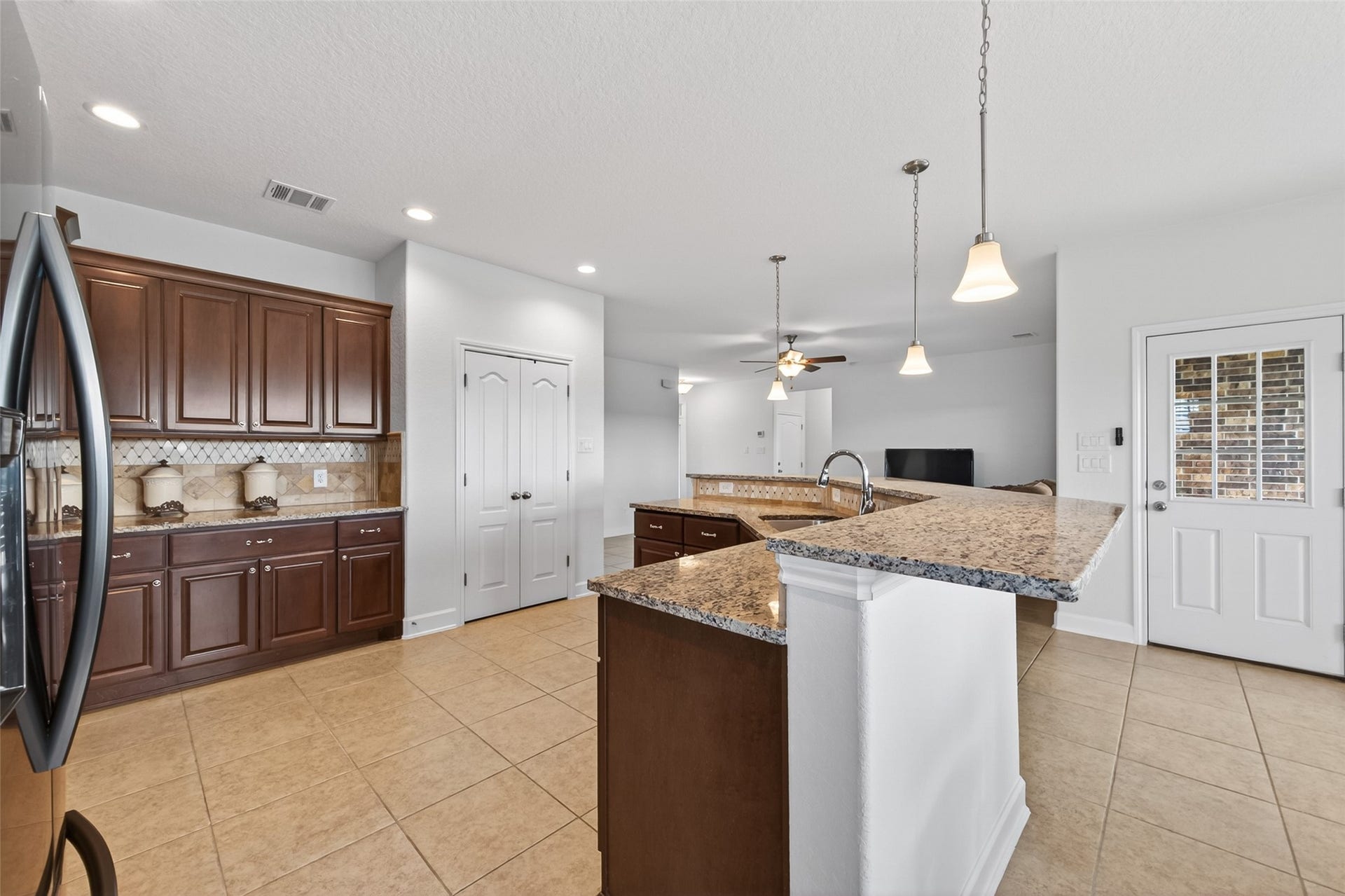 Kitchen with Breakfast Bar
