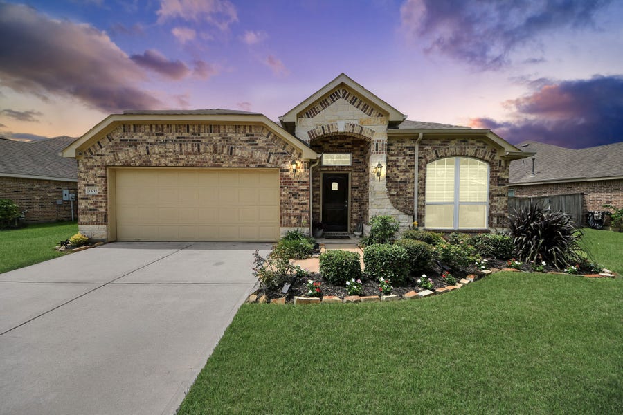 Property photo for 13715 Madera Bend Lane, Rosharon, TX