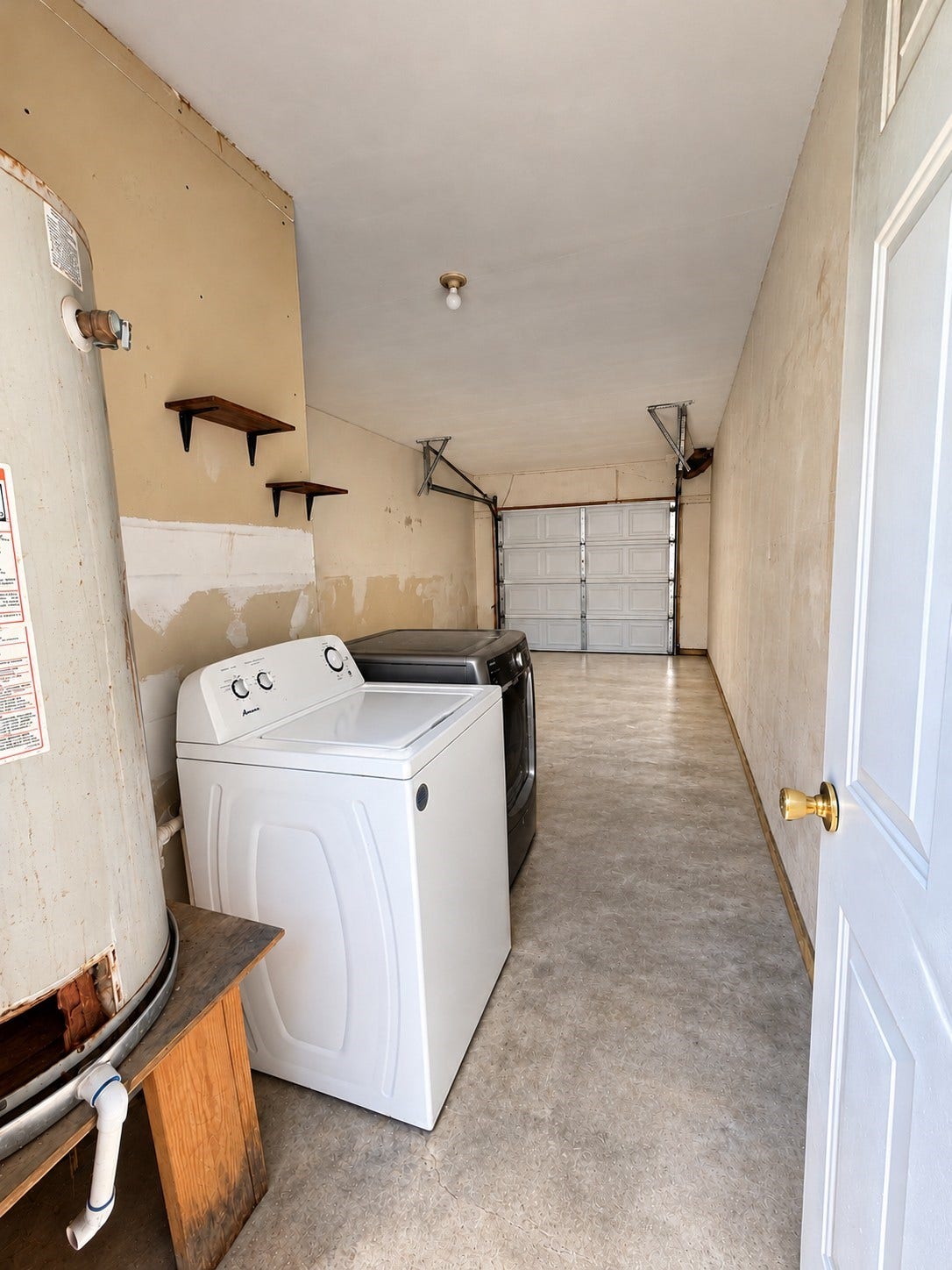 1 car garage / washer ,dryer setting in garage