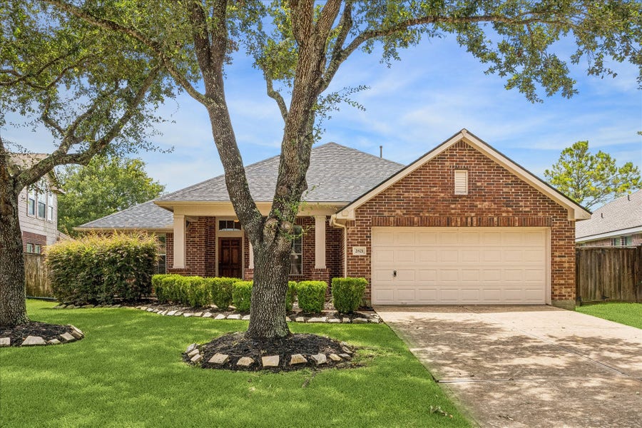 Property photo for 2821 Chinaberry Park Lane, League City, TX