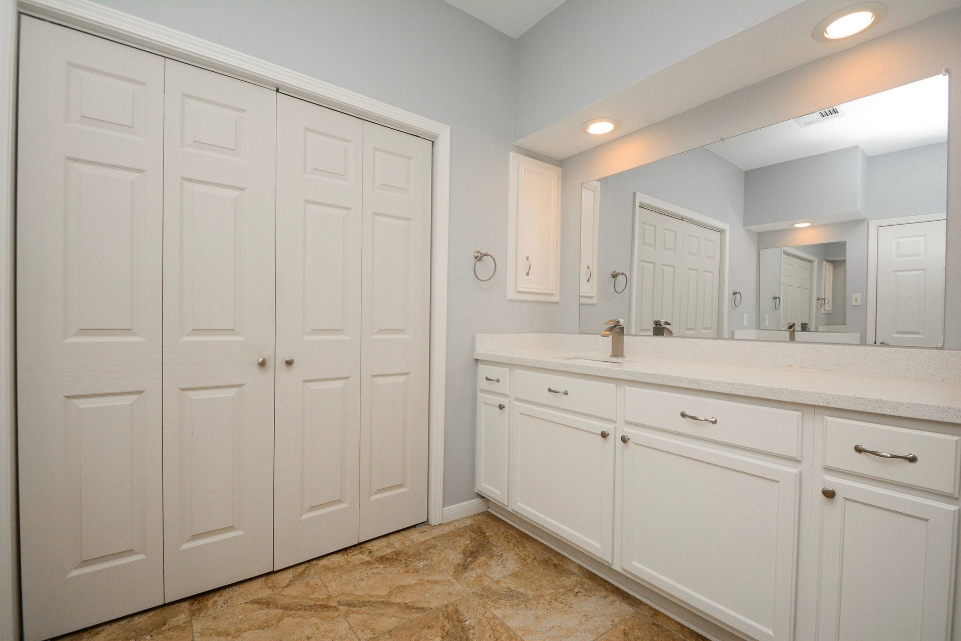 3207 Laurel Point Court, Houston, TX 77339 Primary bathroom with double sinks