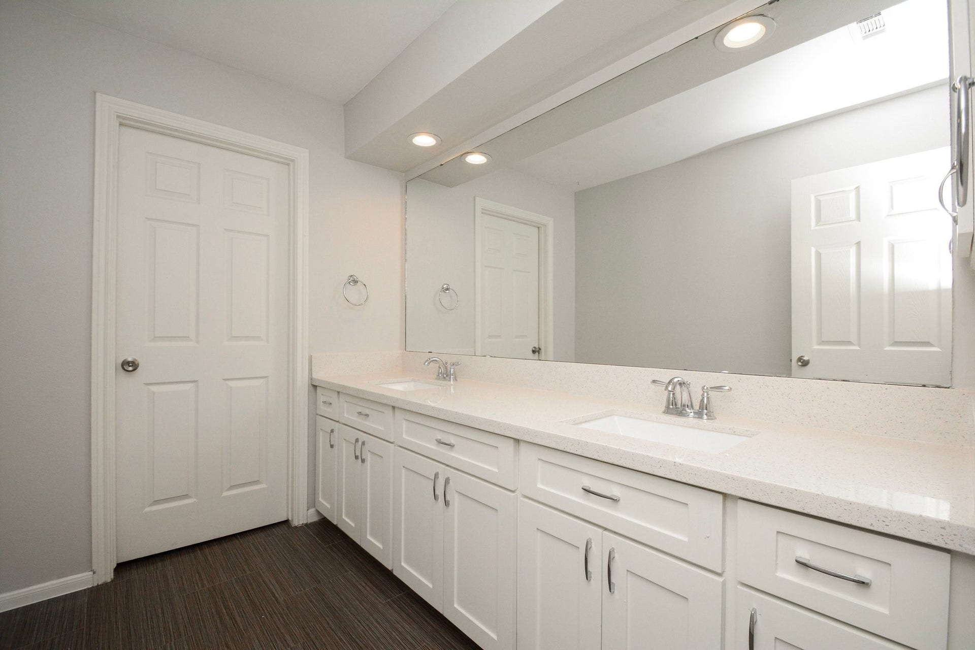 3207 Laurel Point Court, Houston, TX 77339 Second bath on the 2nd floor