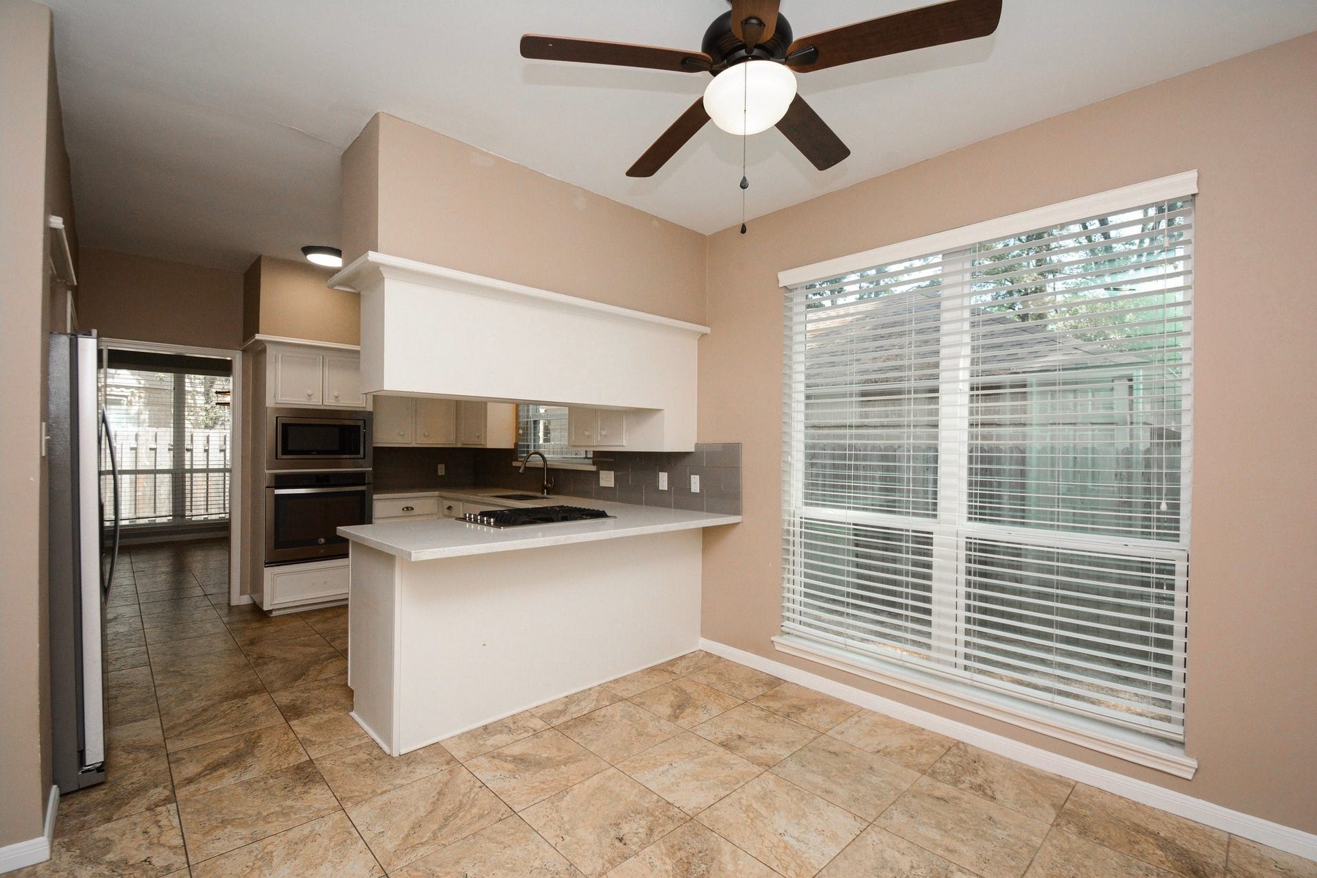 3207 Laurel Point Court, Houston, TX 77339 Breakfast area