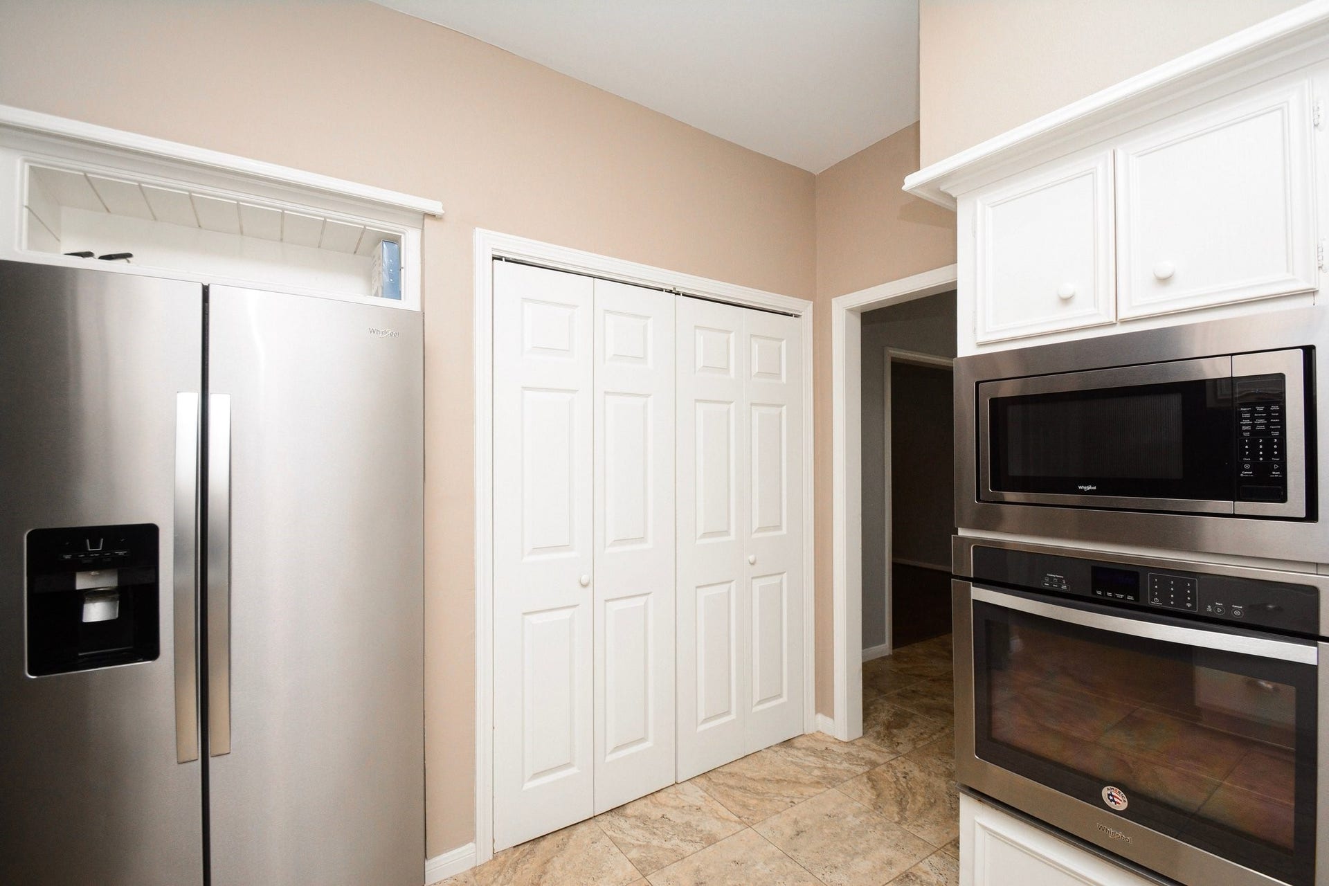 3207 Laurel Point Court, Houston, TX 77339 Stainless steel appliances