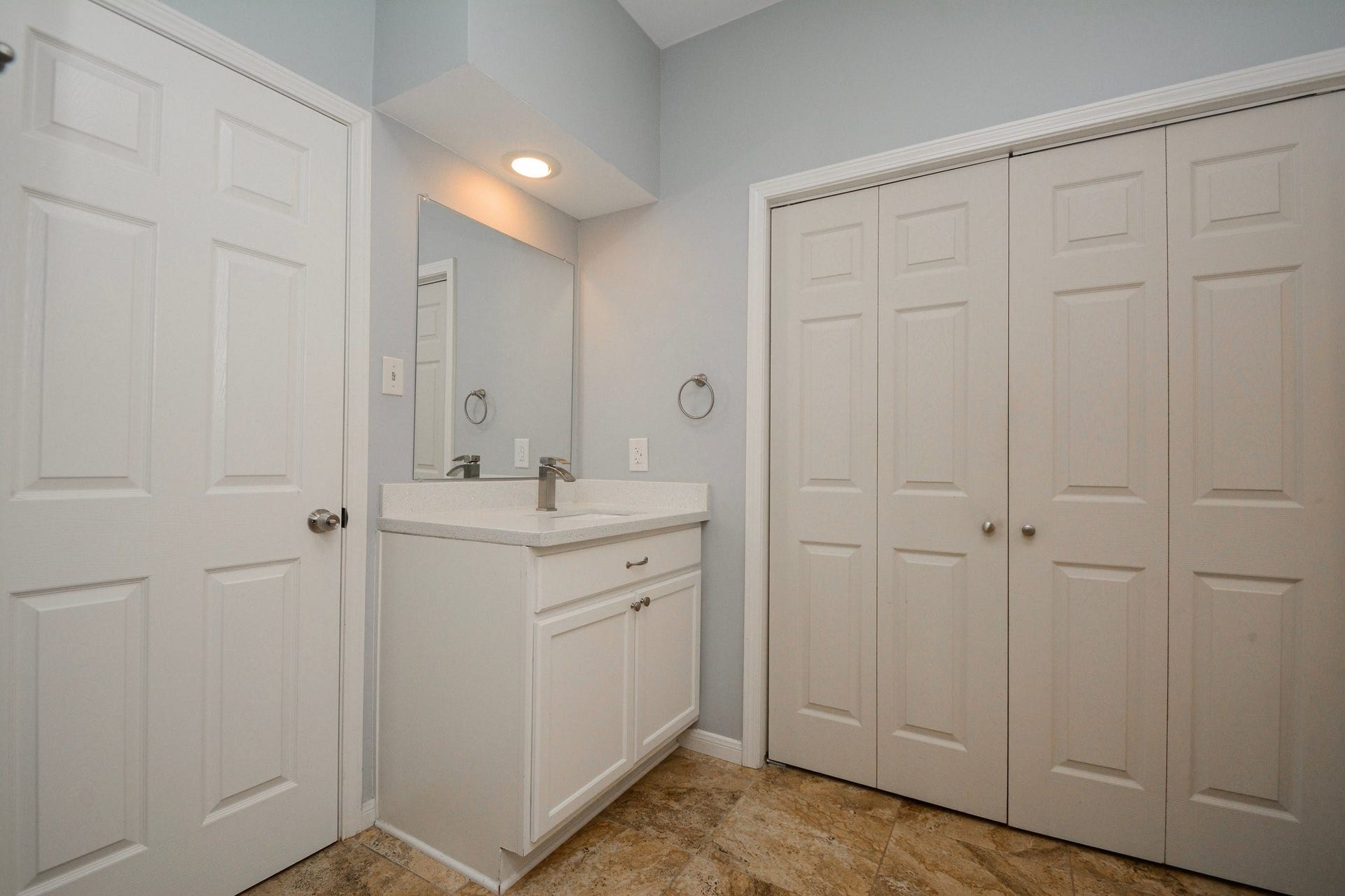3207 Laurel Point Court, Houston, TX 77339 Primary bathroom with double sinks