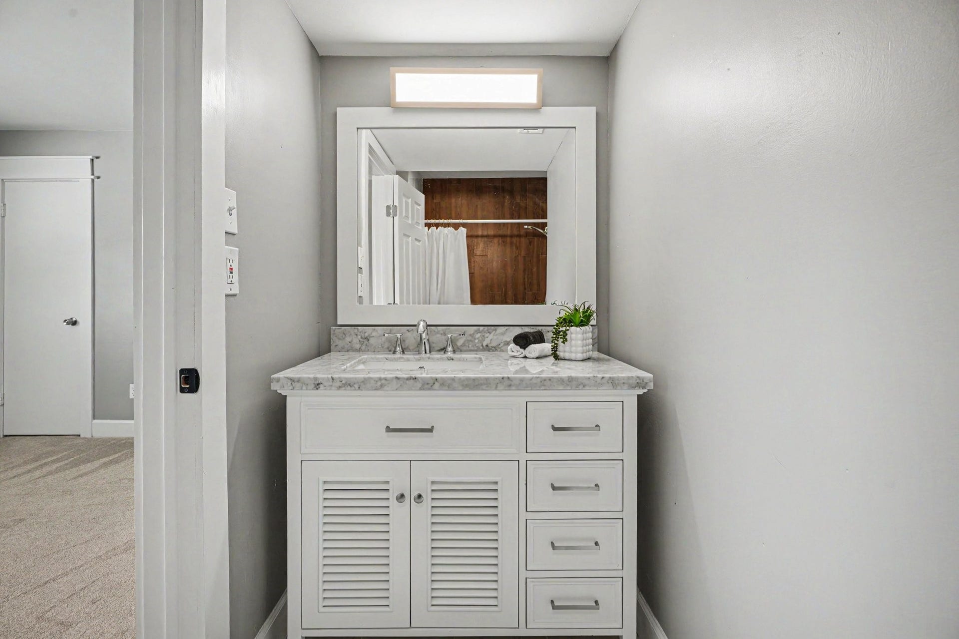 18206 Heritage Lane, #8206, Nassau Bay, TX 77058 Upstairs Bathroom