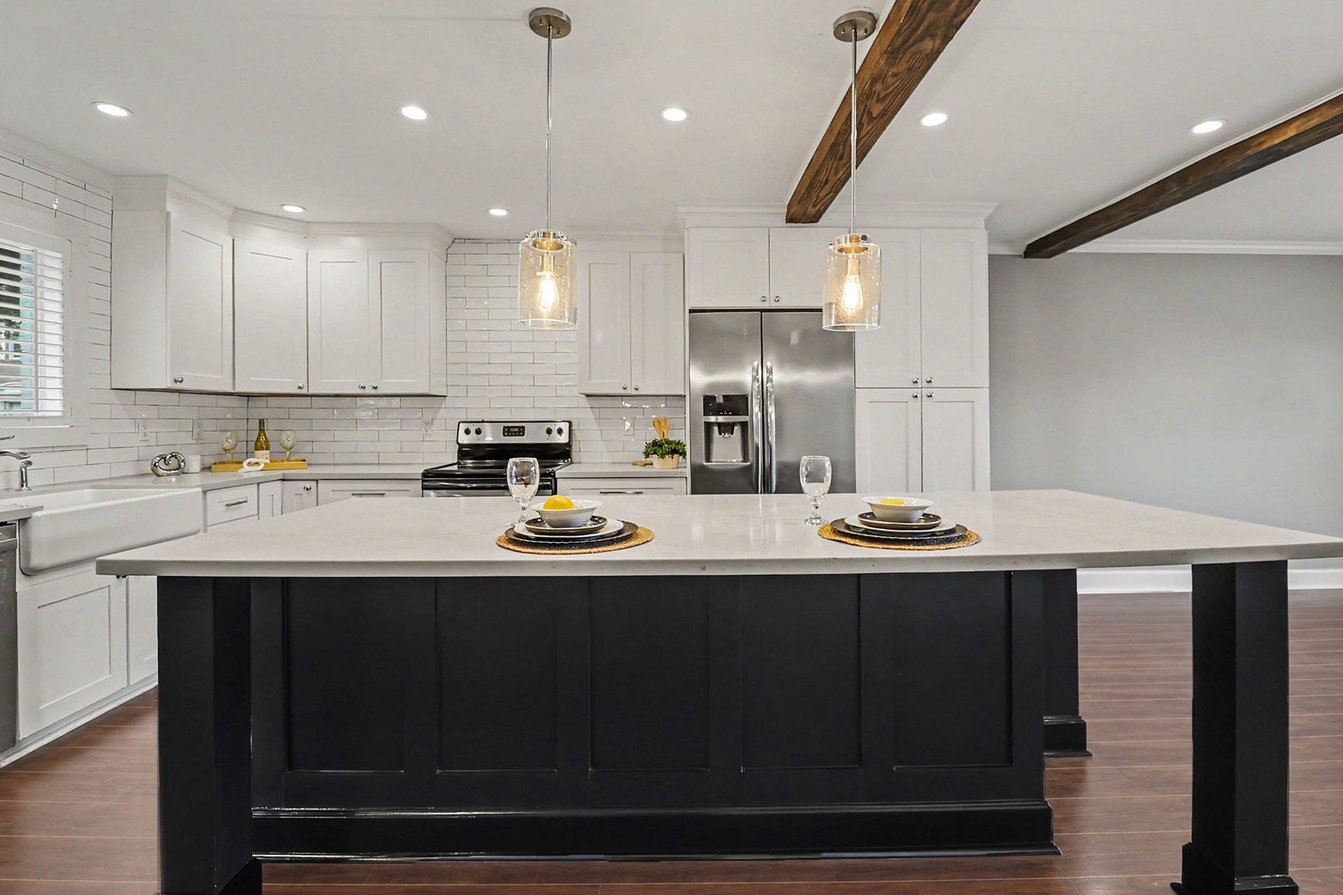 18206 Heritage Lane, #8206, Nassau Bay, TX 77058 Large breckfast bar and spaceous island