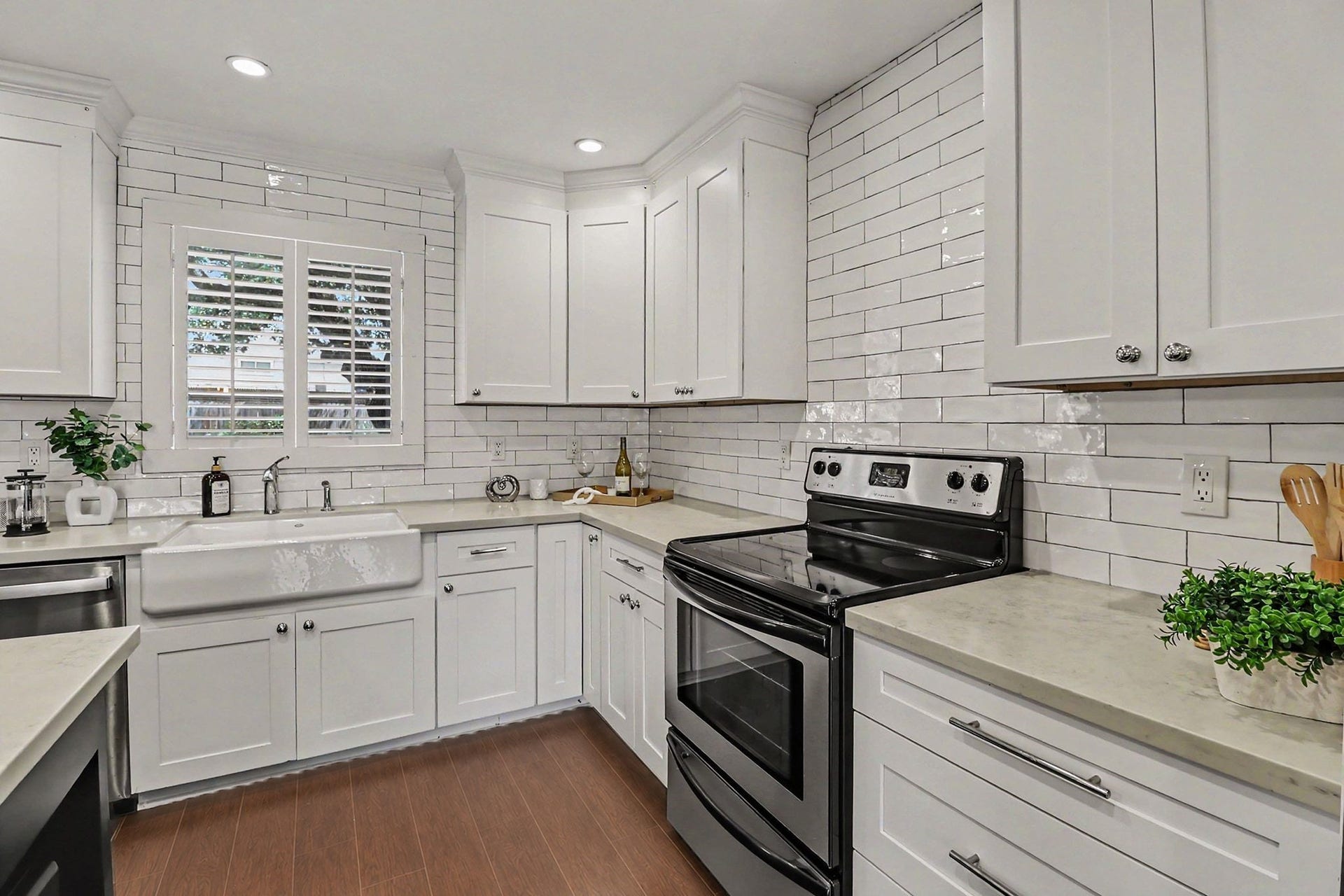 18206 Heritage Lane, #8206, Nassau Bay, TX 77058 Beautifully updated kitchen