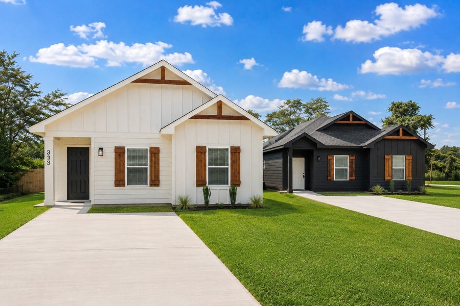 Property photo for 313 N Woodson Street, Willis, TX