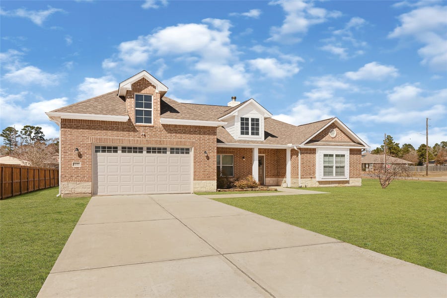 Property photo for 12371 N Chestnut Hills Drive, Conroe, TX