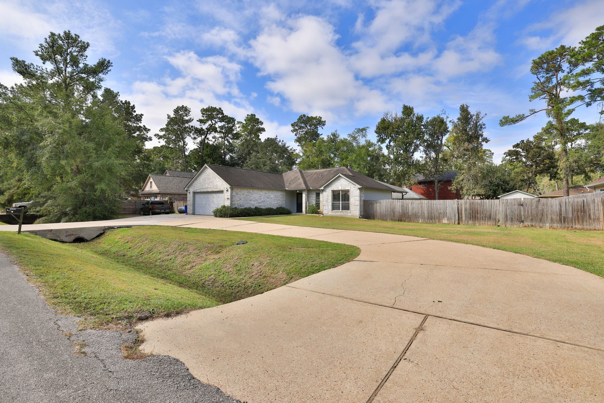10403 Twin Oak Drive, Conroe, TX 77385 Home sits on a double lot - almost half an acre