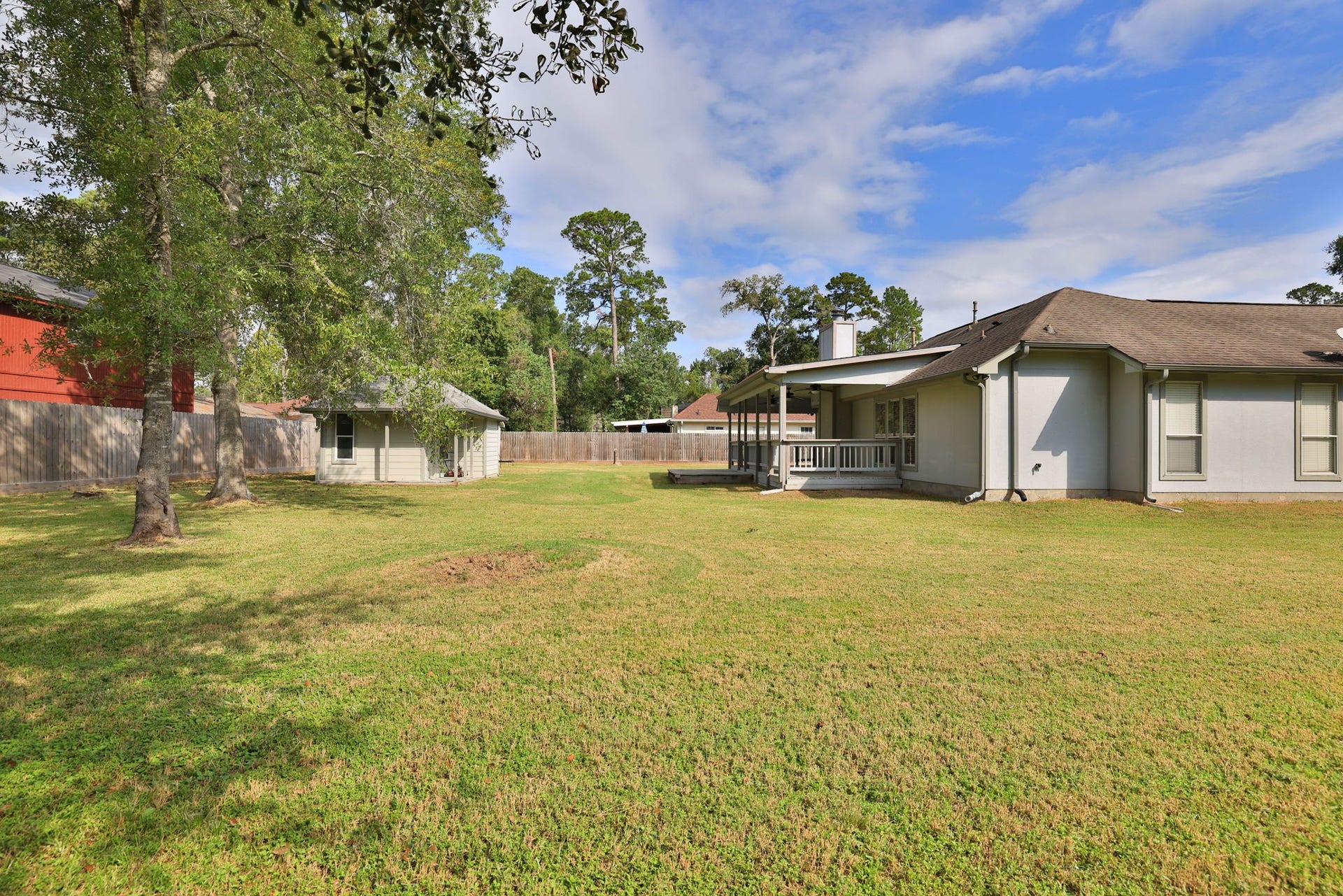 10403 Twin Oak Drive, Conroe, TX 77385 Huge fenced backyard