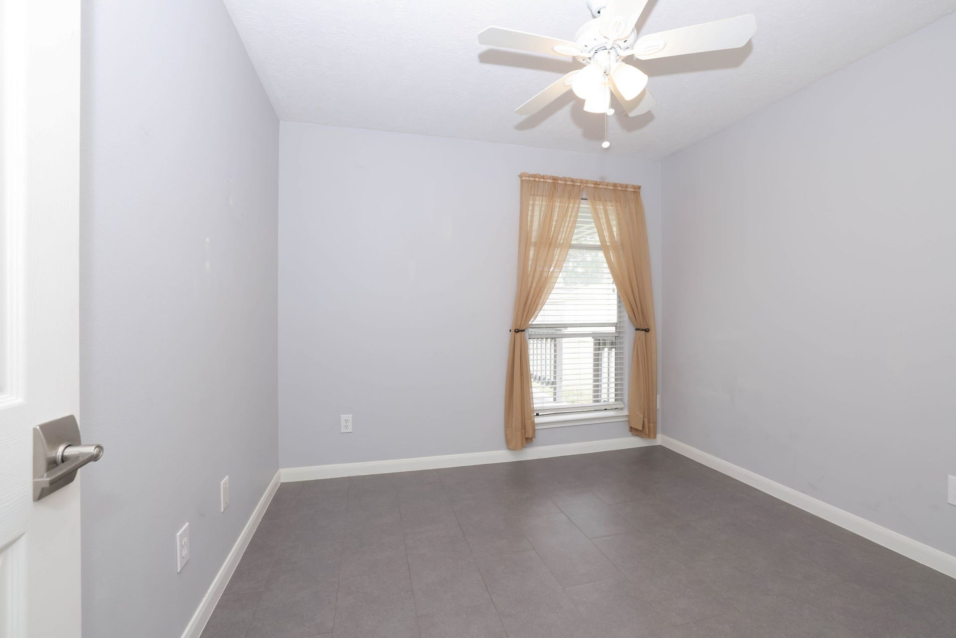 10403 Twin Oak Drive, Conroe, TX 77385 Another Secondary Bedrom