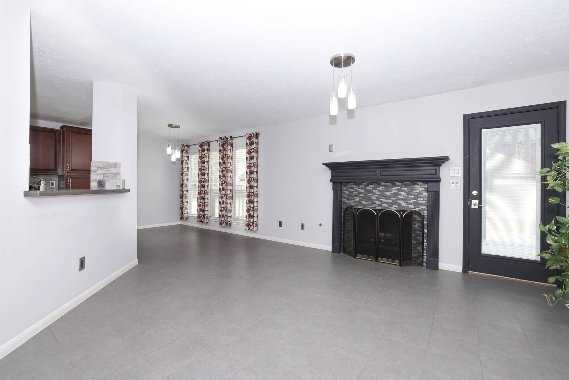 10403 Twin Oak Drive, Conroe, TX 77385 Family room features gas log fireplace, door to back patio and tile floors throughout!