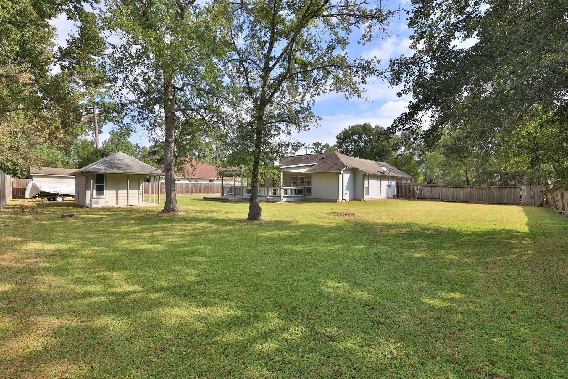 10403 Twin Oak Drive, Conroe, TX 77385 Check out this huge yard!