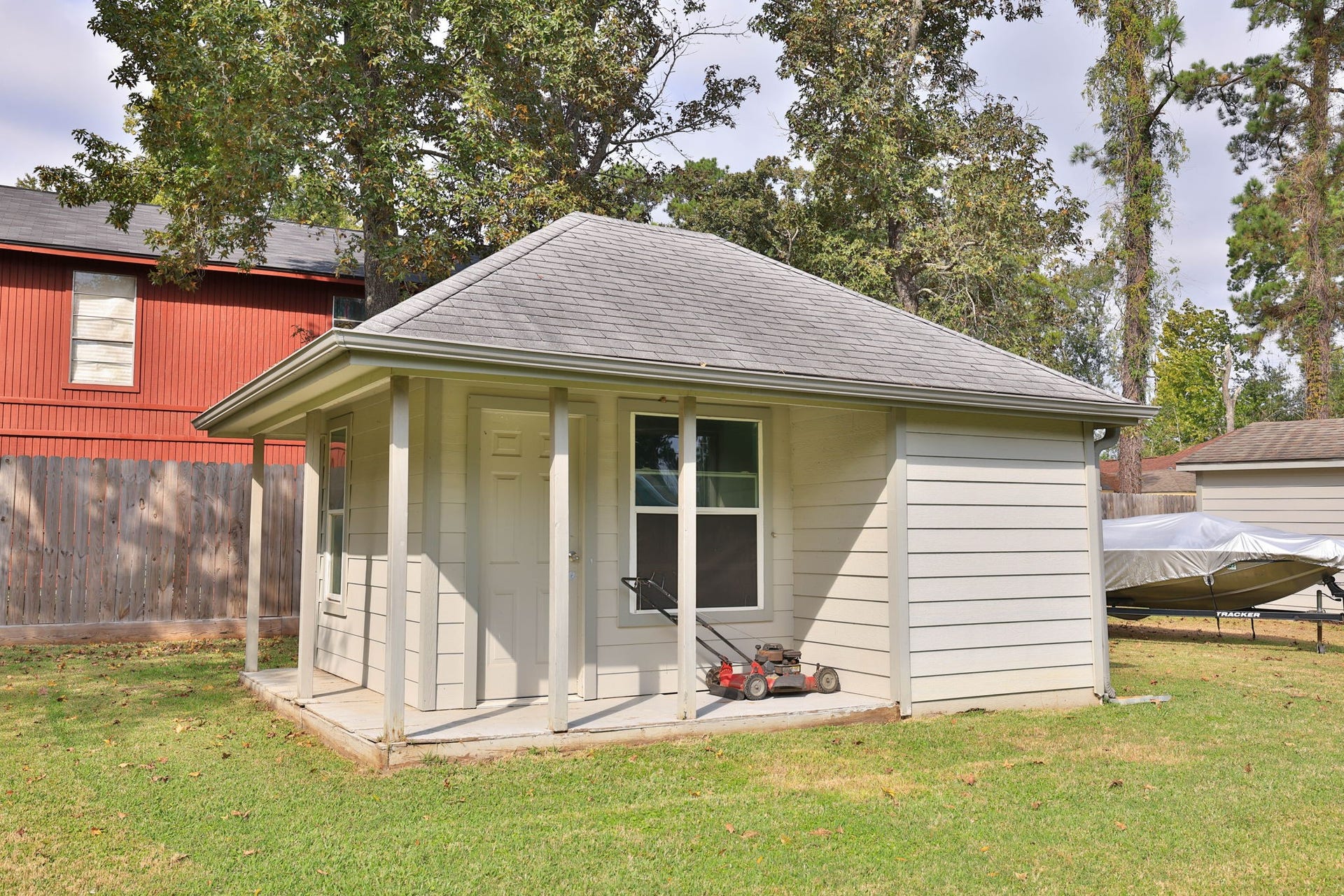 10403 Twin Oak Drive, Conroe, TX 77385 She Shed