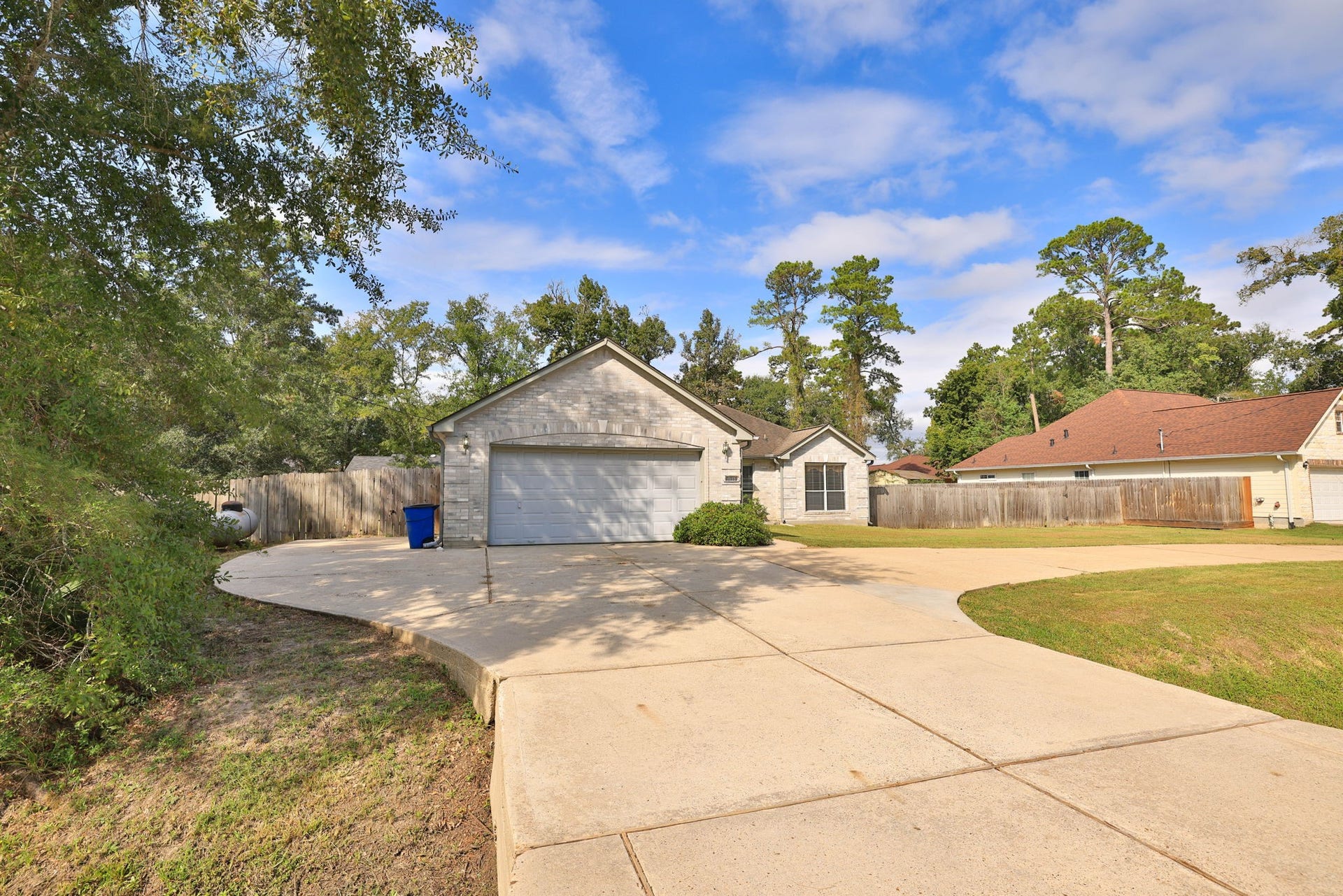 10403 Twin Oak Drive, Conroe, TX 77385 Don't miss out on owning this home- schedule a private tour today!