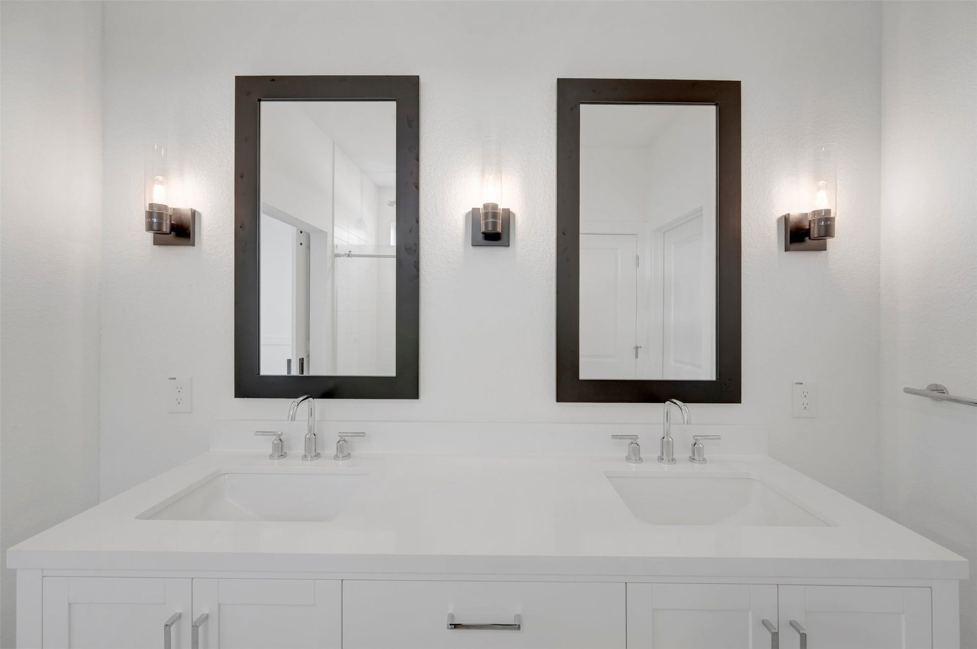 23647 Gulf Prairie Drive, Katy, TX 77493 Serene primary bath with freestanding vanity and dual sinks