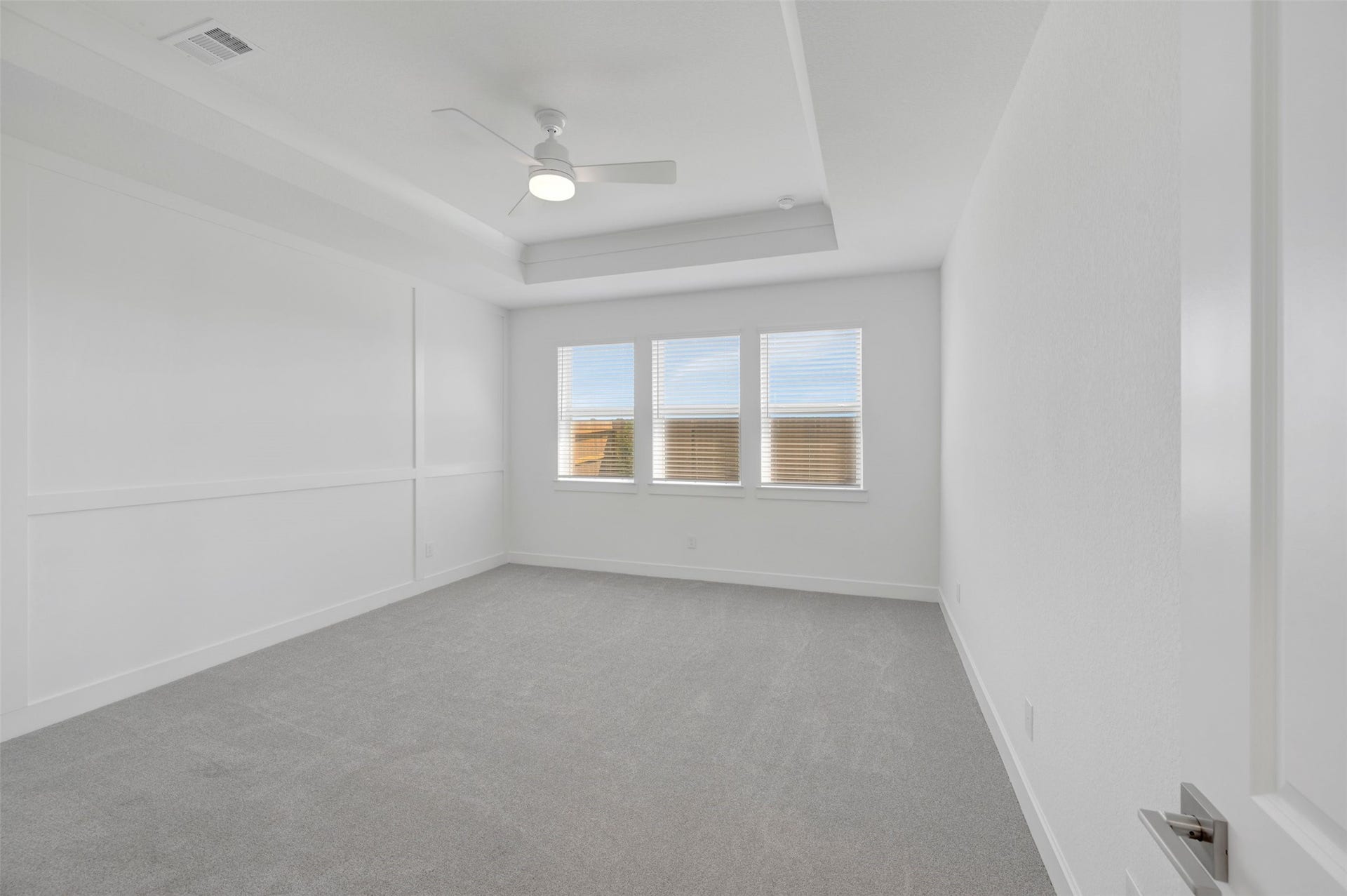 23647 Gulf Prairie Drive, Katy, TX 77493 Spacious primary suite with decorative feature wall
