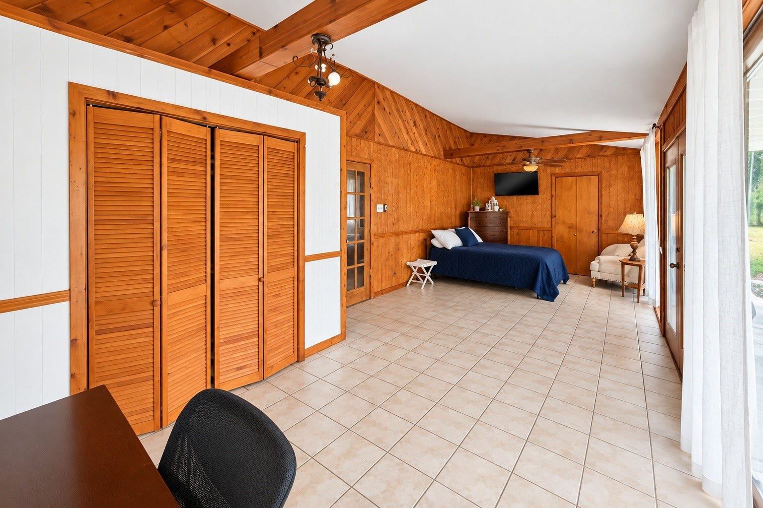 713 6th Street, San Leon, TX 77539 Laundry located through the far closet door on the other side of the bed.