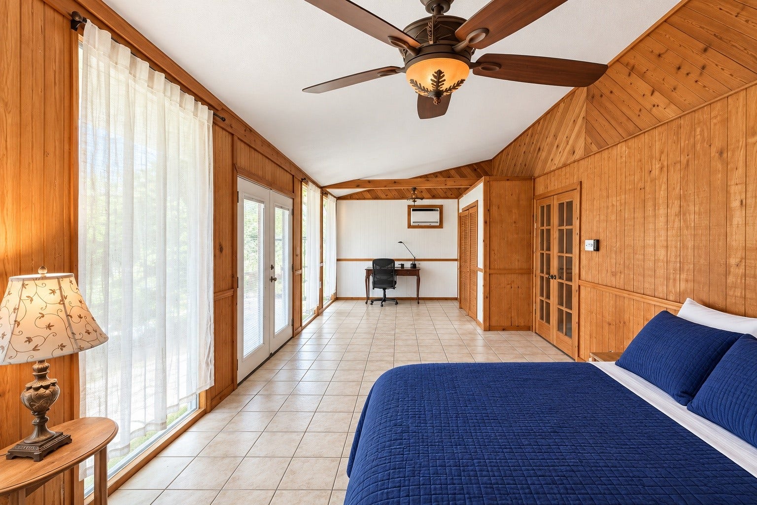 713 6th Street, San Leon, TX 77539 Oversided Primary Bedroom large enought for all your bedroom furniture and a sitting area or office/workspace.