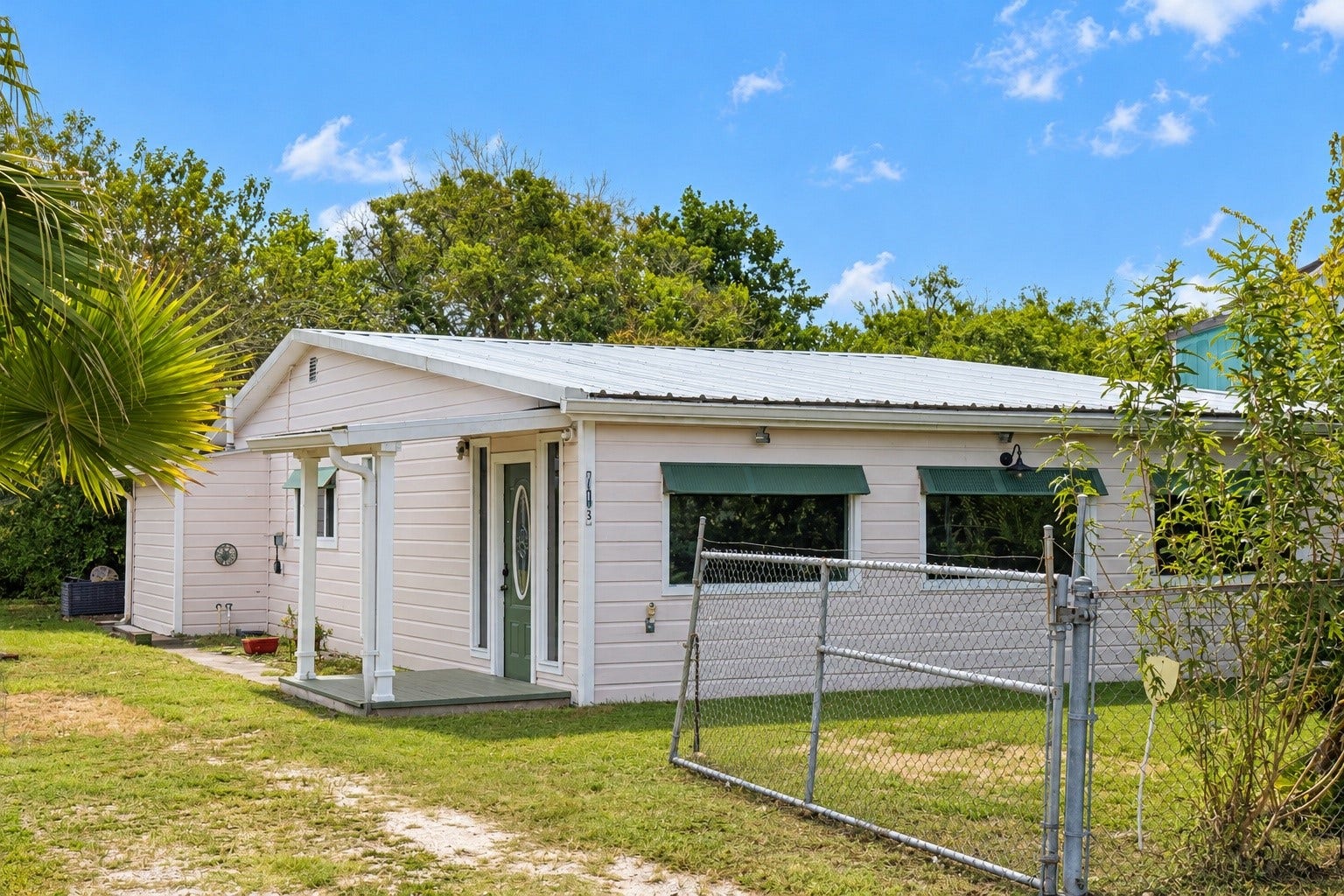 713 6th Street, San Leon, TX 77539 Need a home with RV Connections? Look no further!