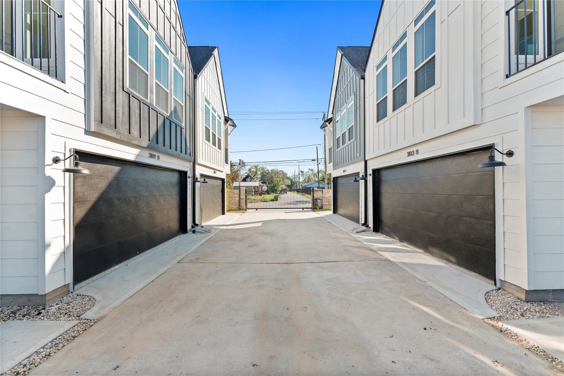 3105 Jensen Dr, #C, Houston, TX 77026 Welcome to Jensen Villas: a beautiful community of 12 stunning, stand-alone 2-story homes in a private gated community.
