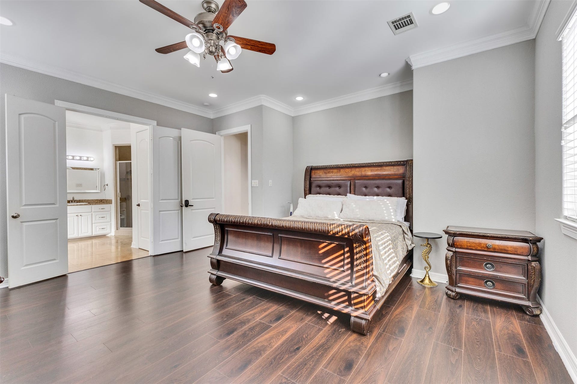 8606 Argentina Street, Houston, TX 77040 Primary Bedroom: A spacious primary retreat offering room to unwind and create your own relaxing sanctuary.