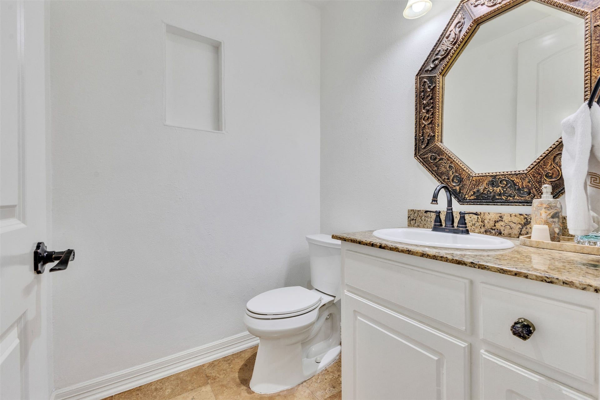8606 Argentina Street, Houston, TX 77040 Conveniently located half bath offers added comfort for guests while keeping the homes private bathrooms separate.