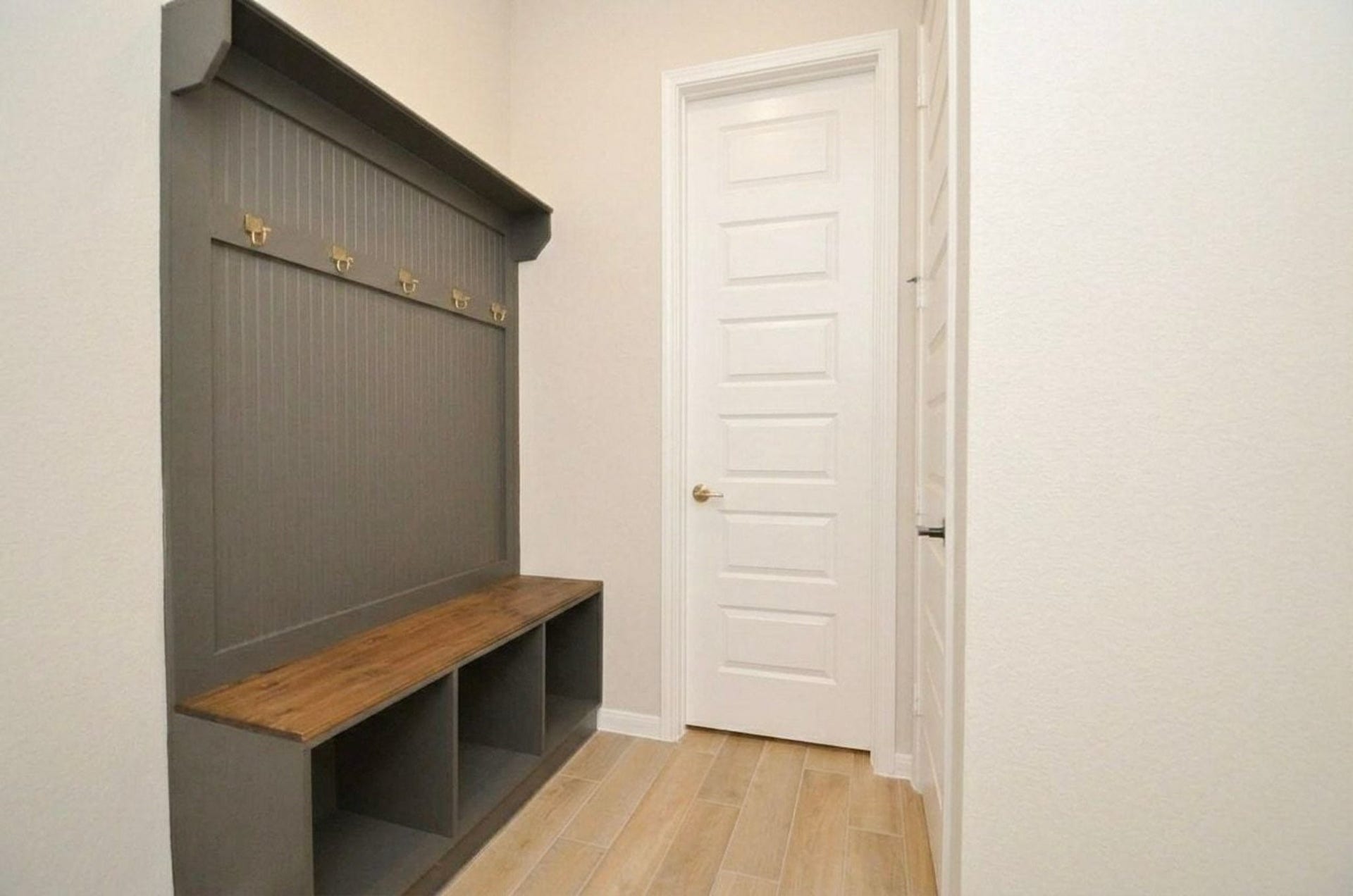 6803 Nichols Landing, Needville, TX 77461 Drop zone area to stay organized