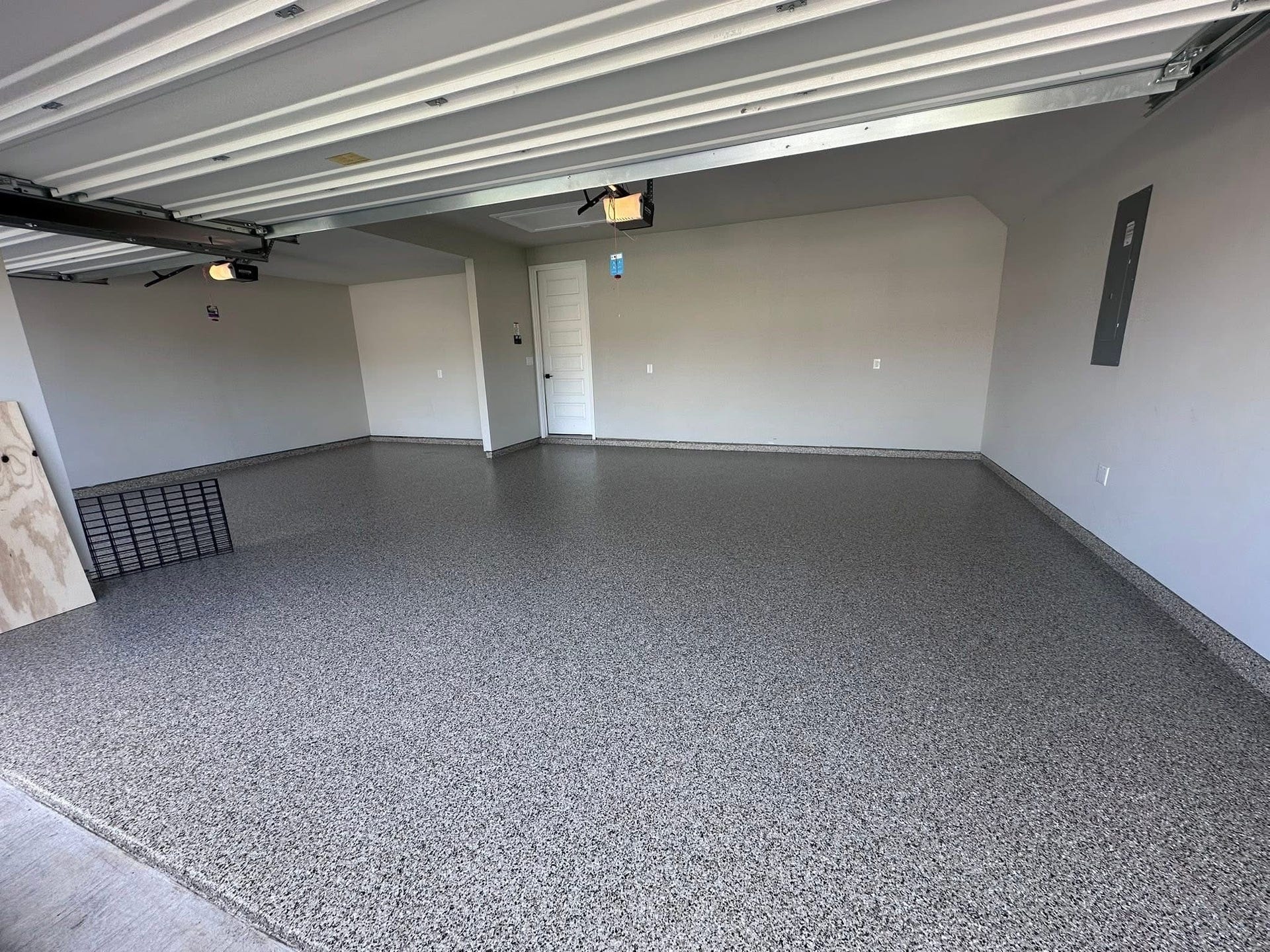 6803 Nichols Landing, Needville, TX 77461 Epoxy coating on the THREE car garage