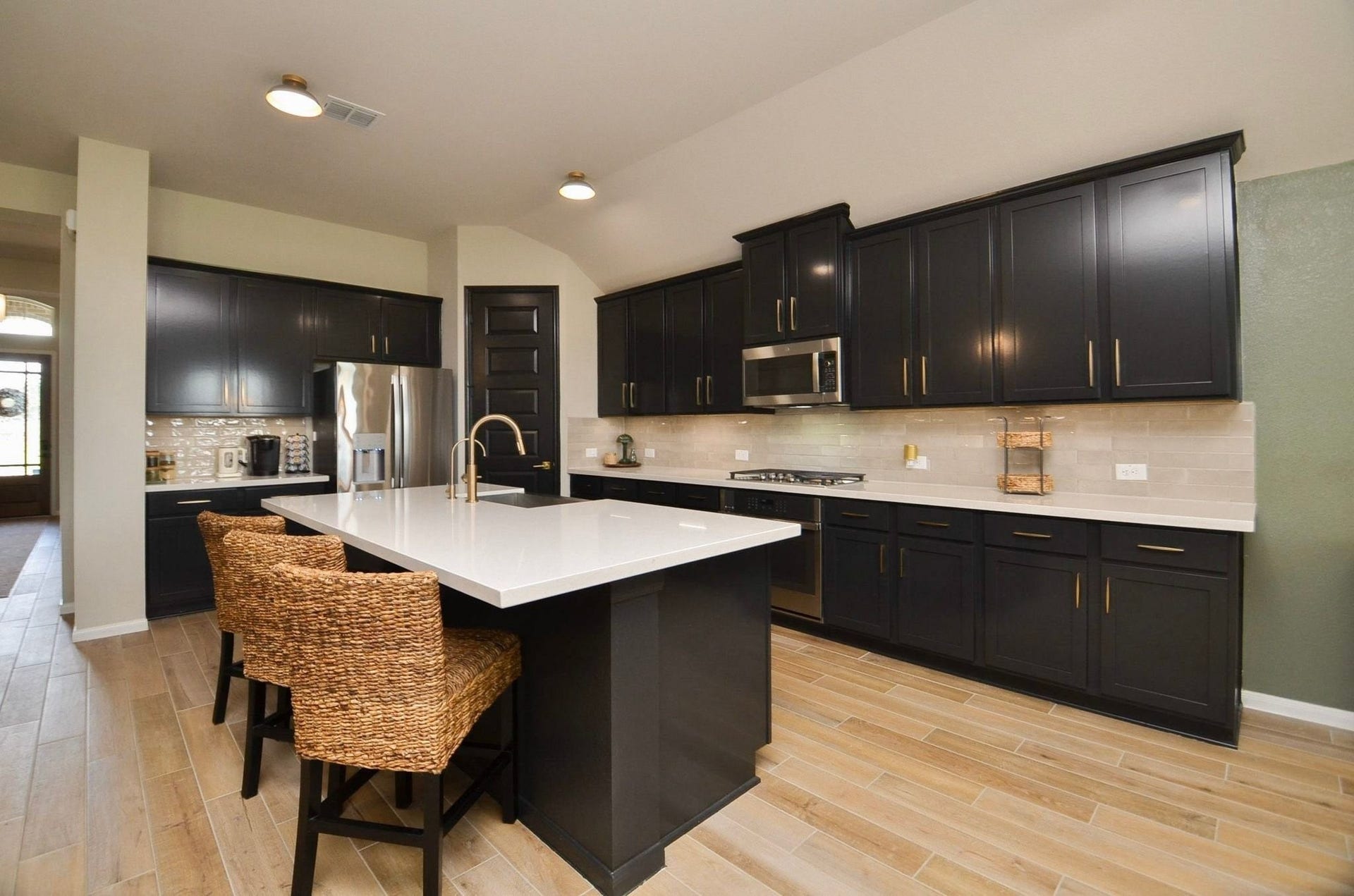 6803 Nichols Landing, Needville, TX 77461 Quartz countertops and beautiful subway tile backsplash. BIG island for extra seating!