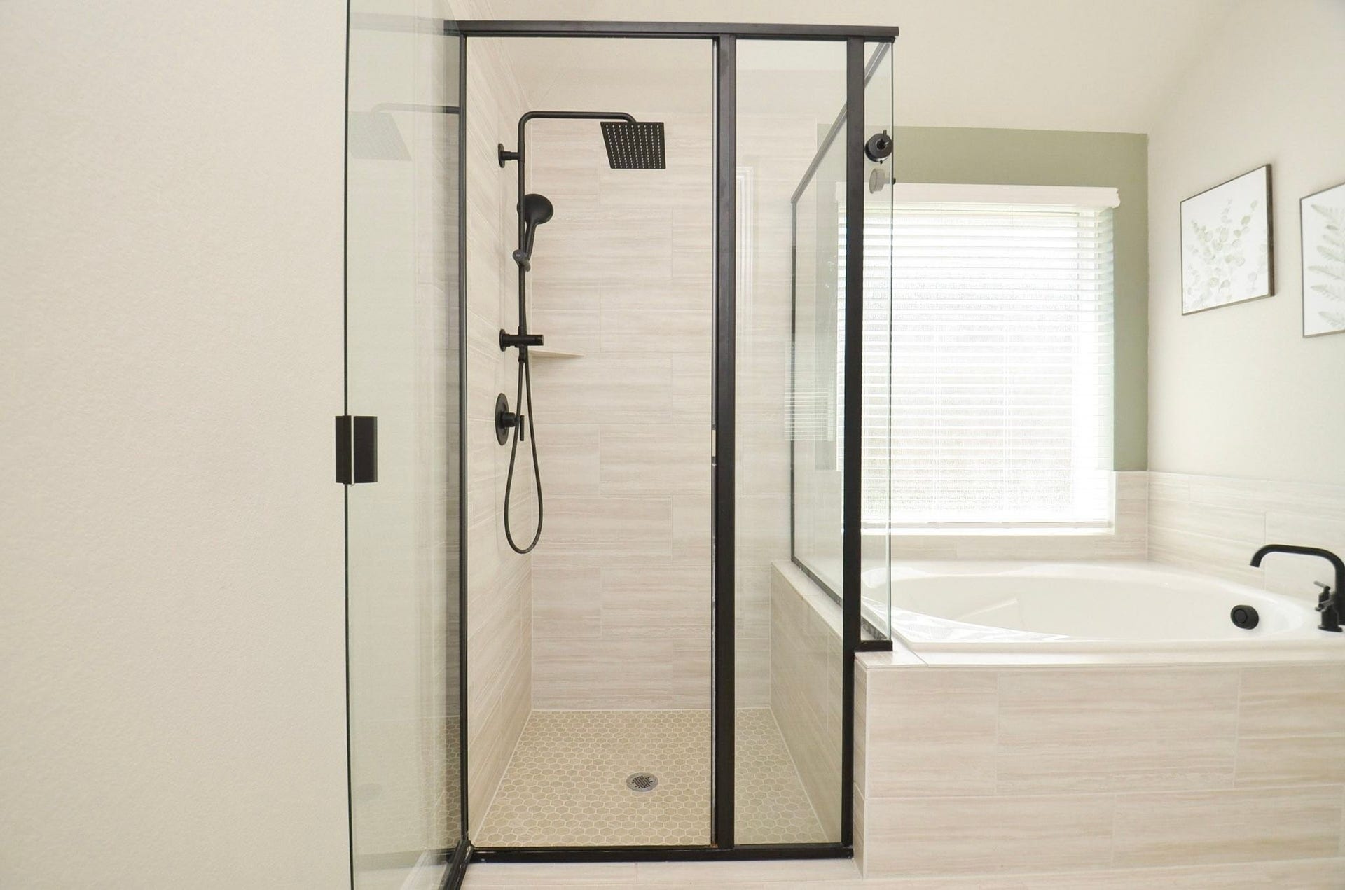 6803 Nichols Landing, Needville, TX 77461 View of the tile work inside the large primary shower